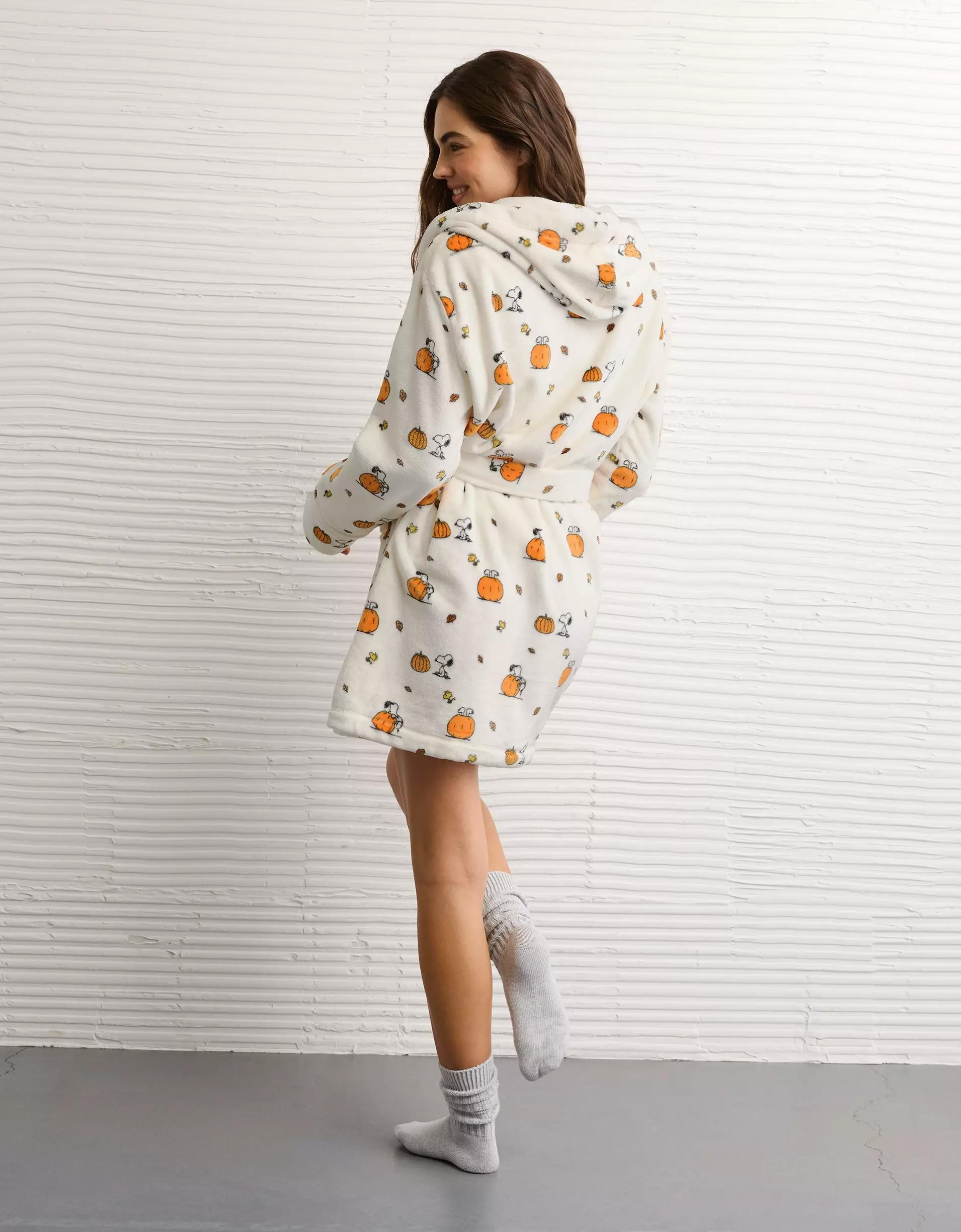 AE Snoopy Cozy Bath Robe Product Image