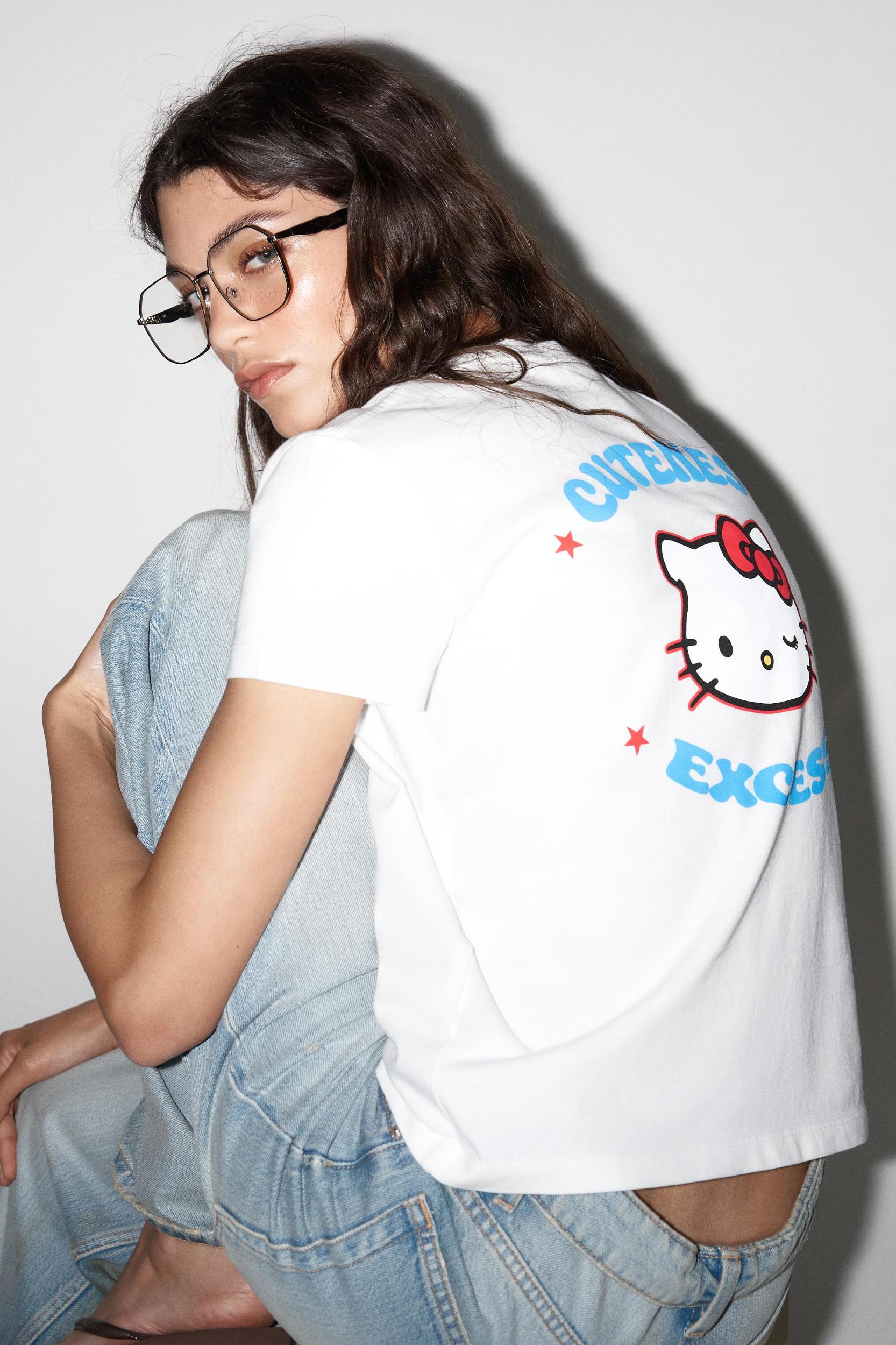 HELLO KITTY © 2025 SANRIO WASHED EFFECT T-SHIRT Product Image