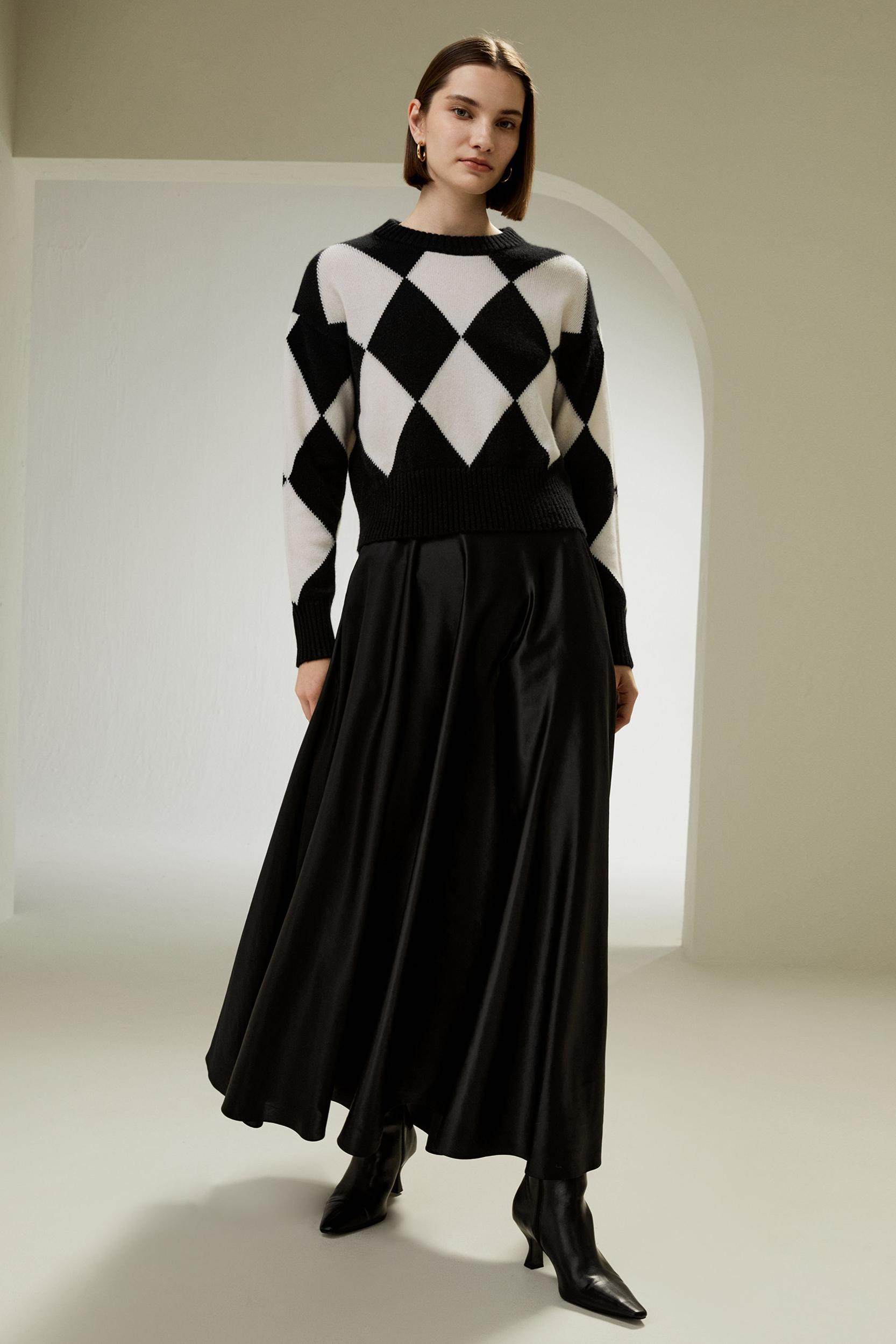 Round Neck Diamond Pattern Cashmere Sweater Product Image