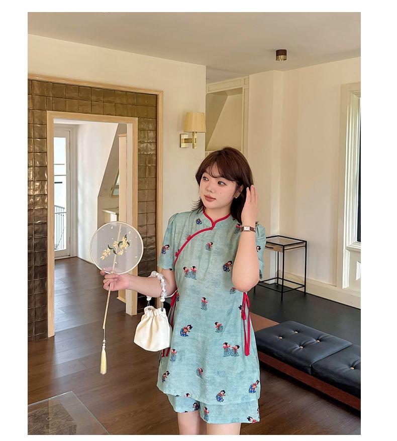 Plus Size Short-Sleeve Stand Collar Patterned Contrast Trim Tie Waist Blouse / Elastic Waist Wide Leg Shorts Product Image