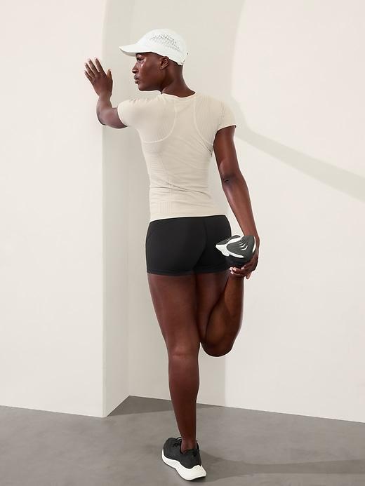 Momentum Seamless Tee Product Image