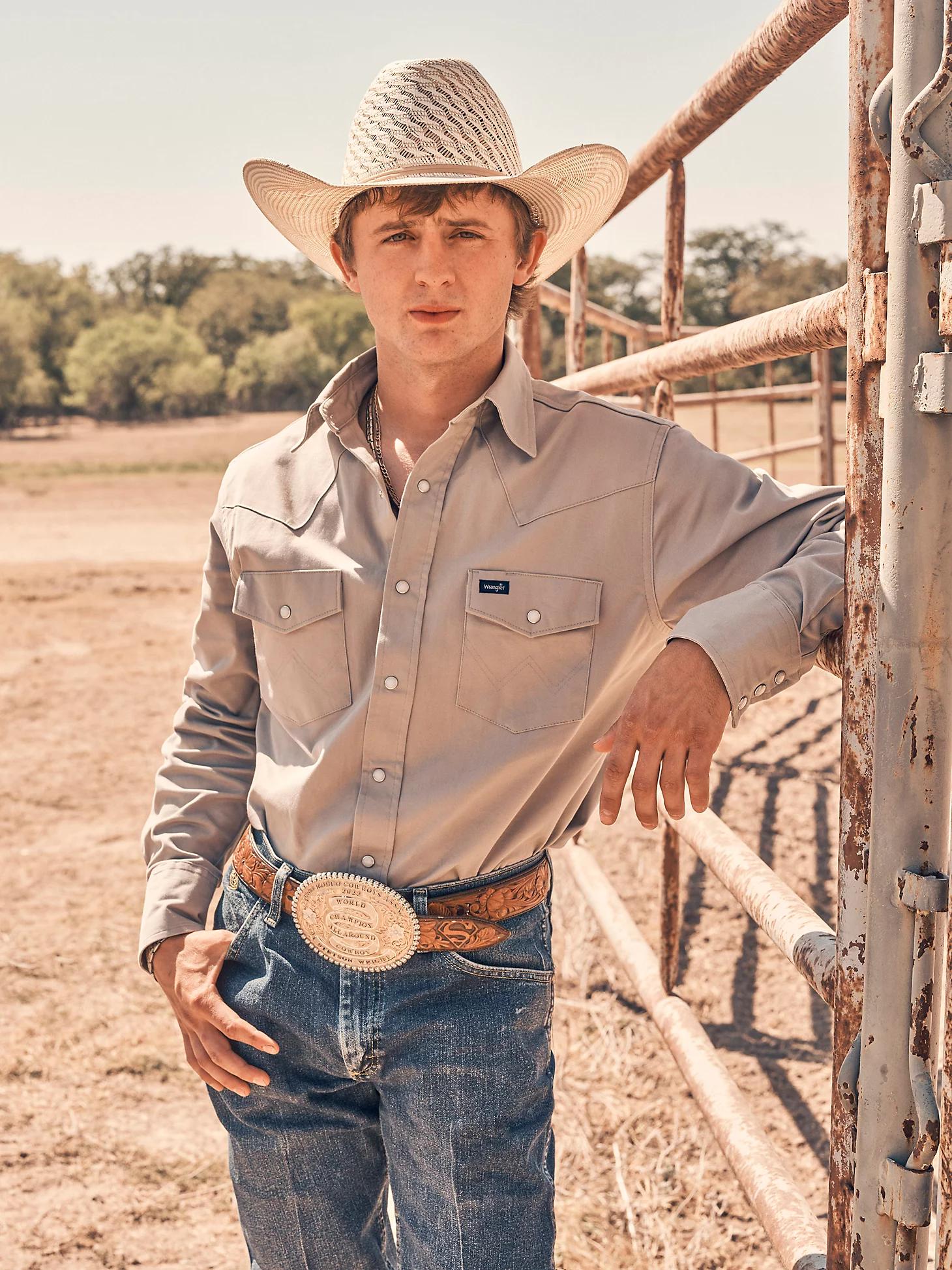 Premium Performance Advanced Comfort Cowboy Cut® Long Sleeve Spread Collar Solid Shirt | Men's SHIRTS | Wrangler® Product Image