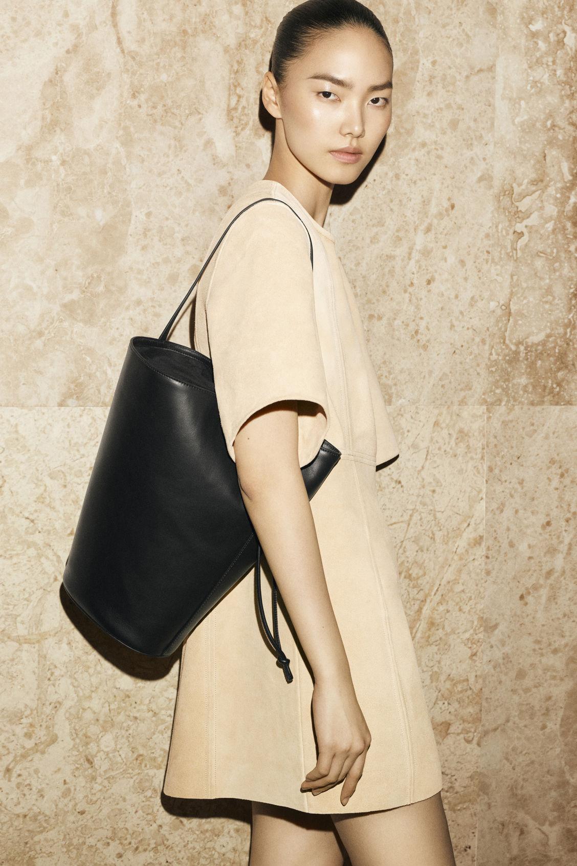 BUCKET BAG - LEATHER Product Image