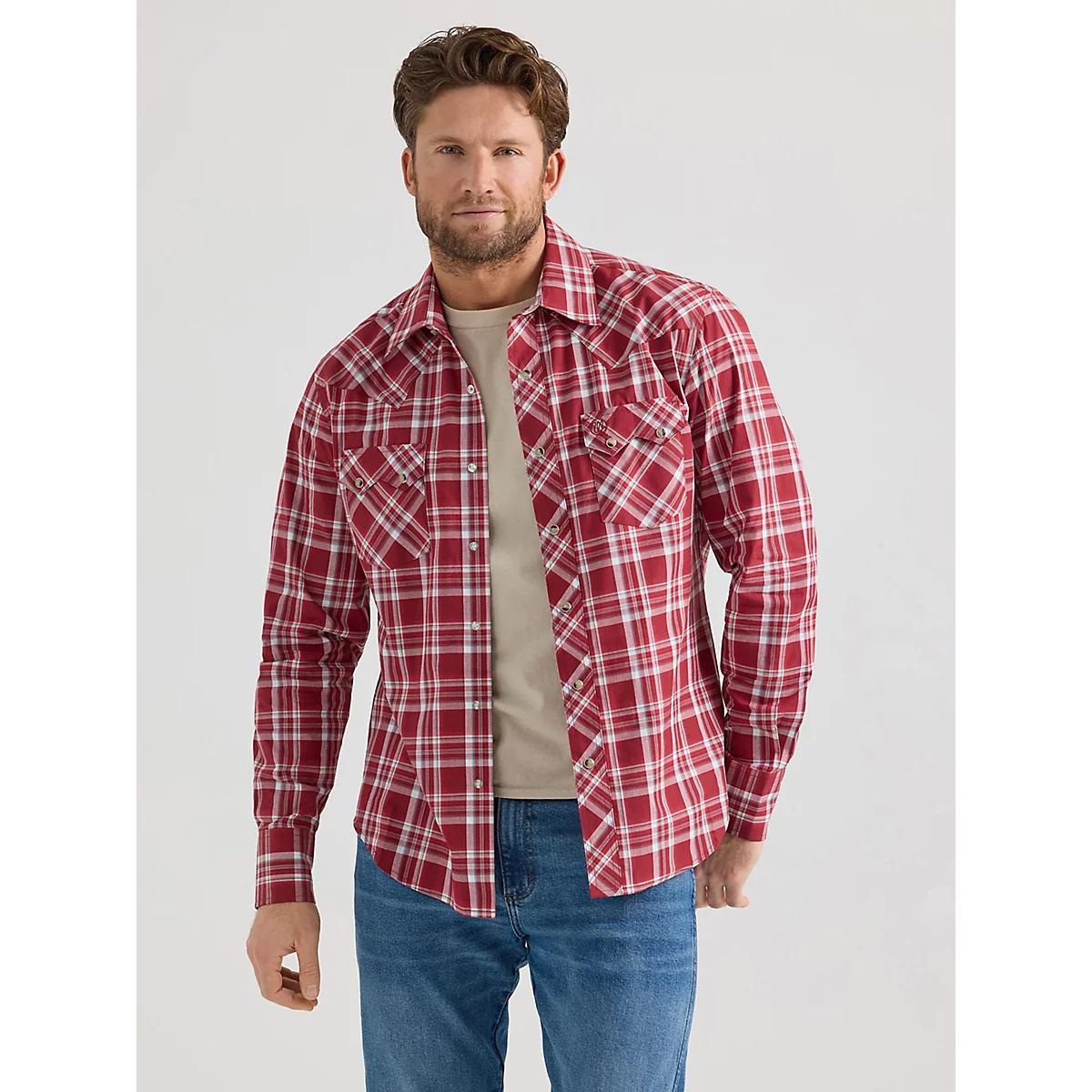 Men's Wrangler Retro® Long Sleeve Sawtooth Snap Pocket Western Shirt in Cherry Product Image