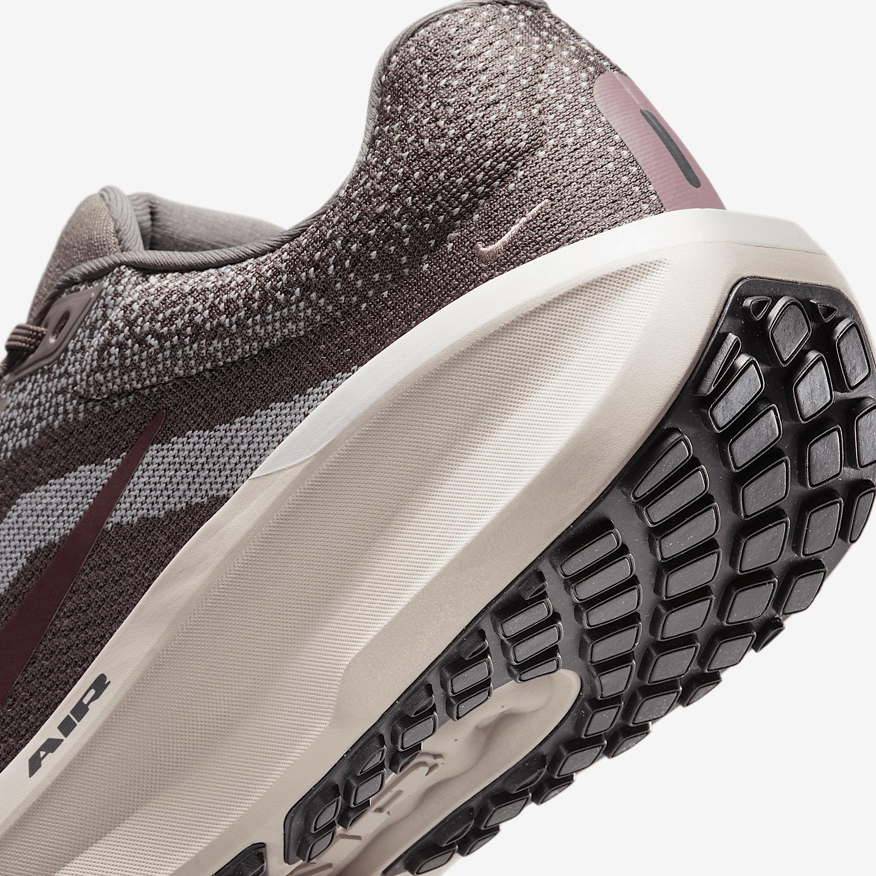 Nike Mens Winflo 11 Road Running Shoes | FJ9509-200 Product Image