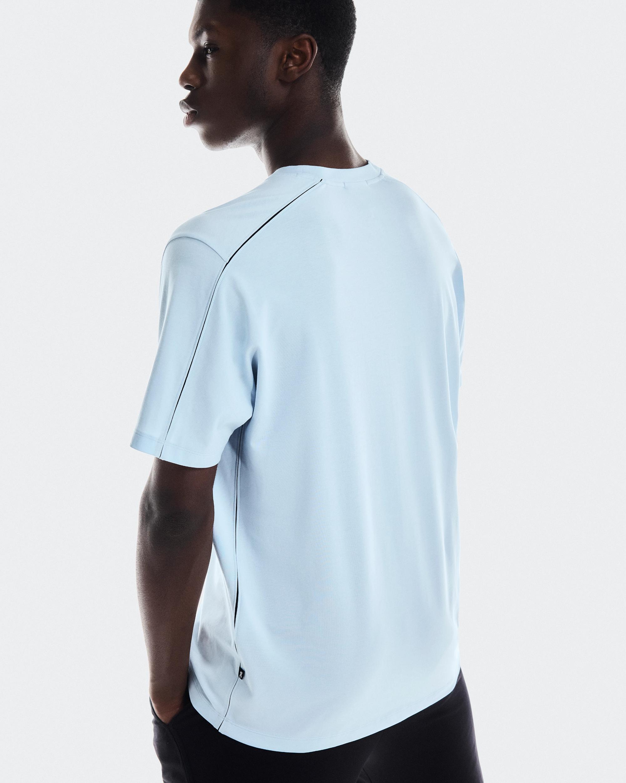 The Focus-T: Men's Versatile Workout Top Product Image