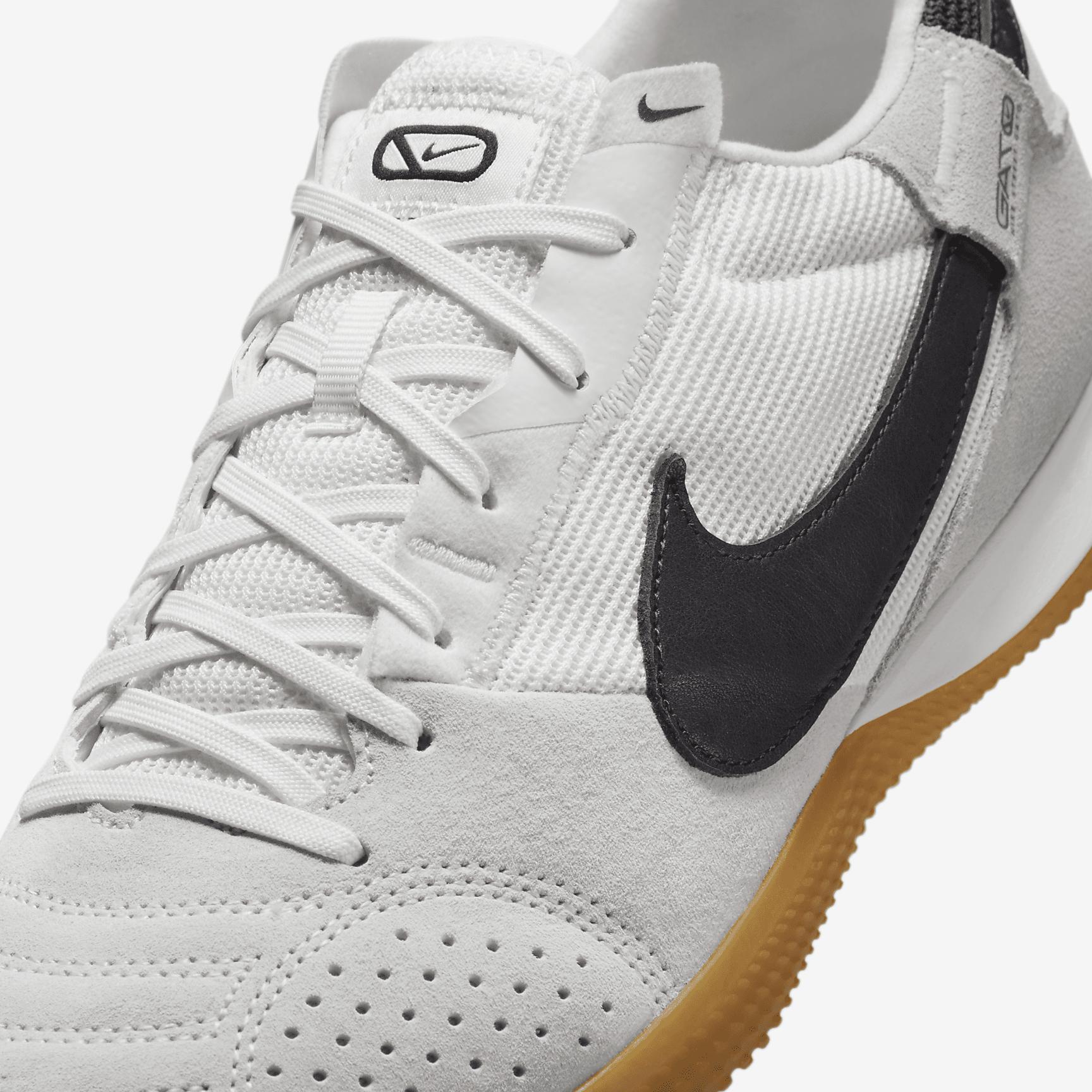 Nike Men's Streetgato Low-Top Soccer Shoes Product Image