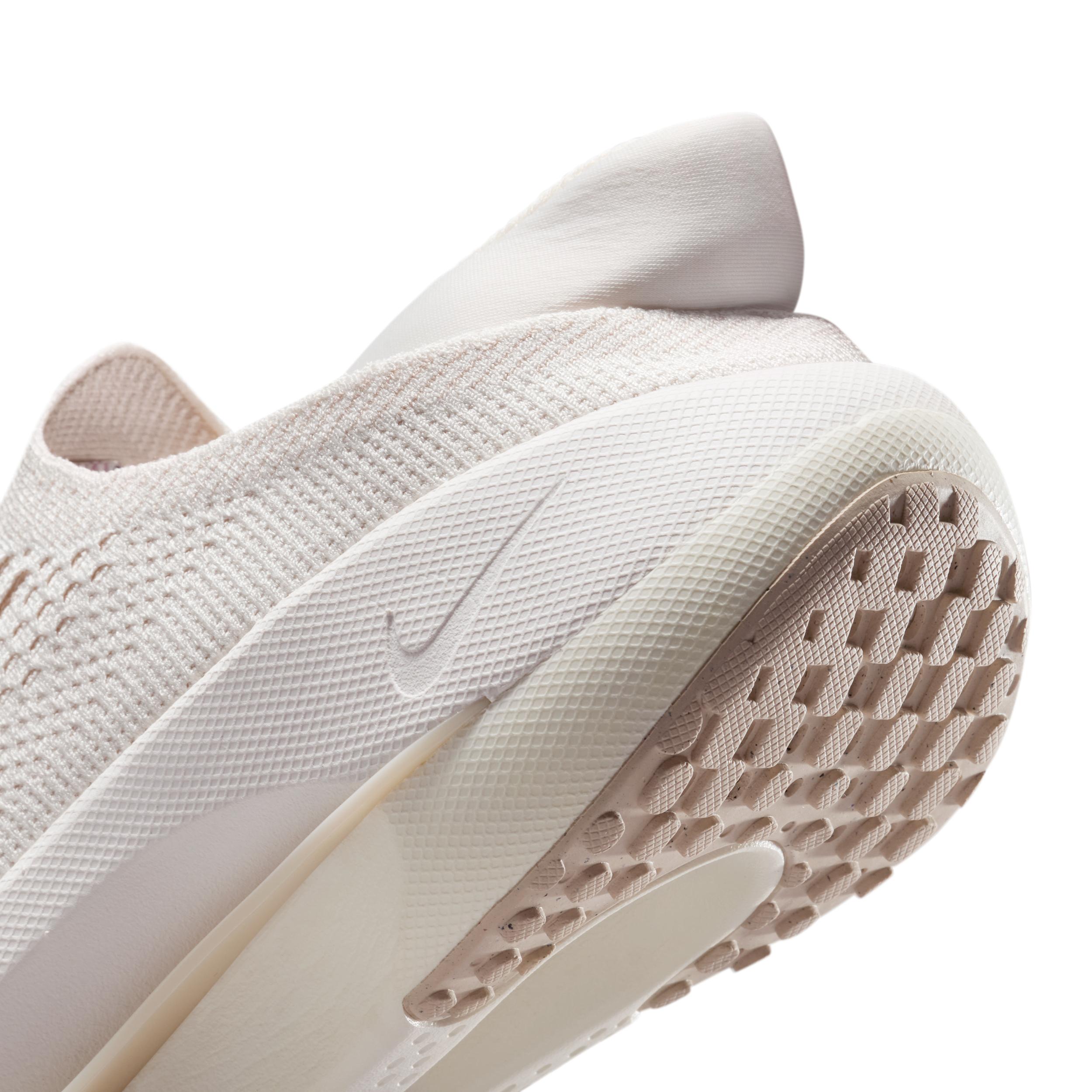 Nike Women's Reina EasyOn Shoes Product Image