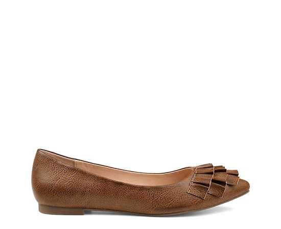 Journee Collection Womens Judy Flat Product Image