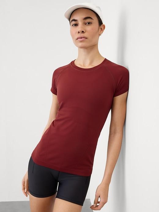 Momentum Seamless Tee Product Image