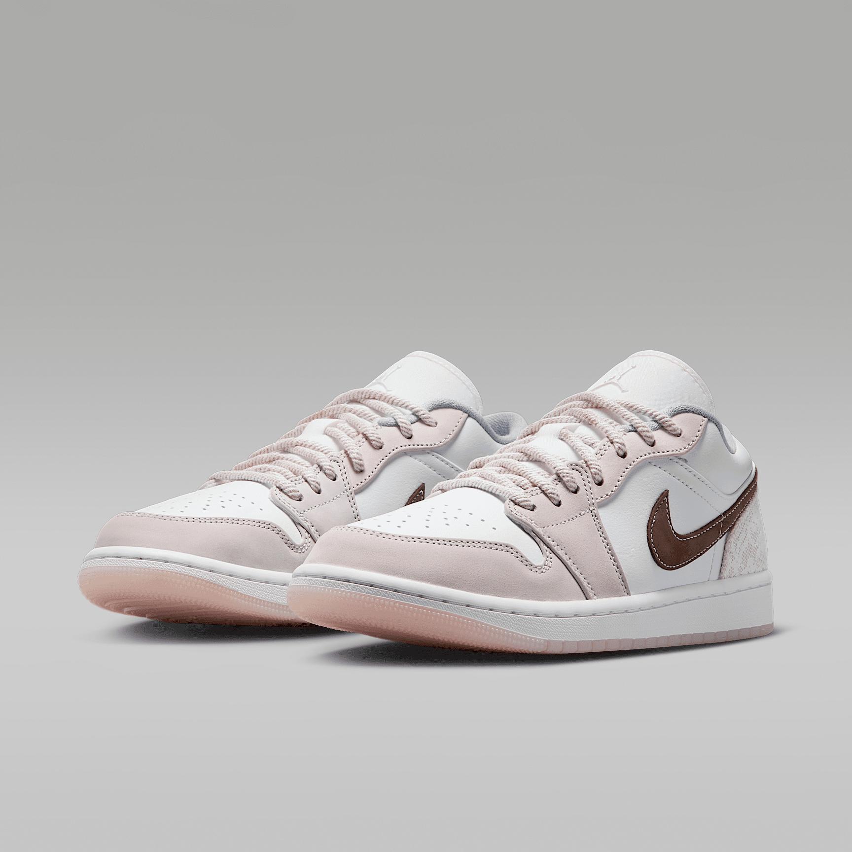 Womens Air Jordan 1 Low Shoes | IB8859-101 Product Image