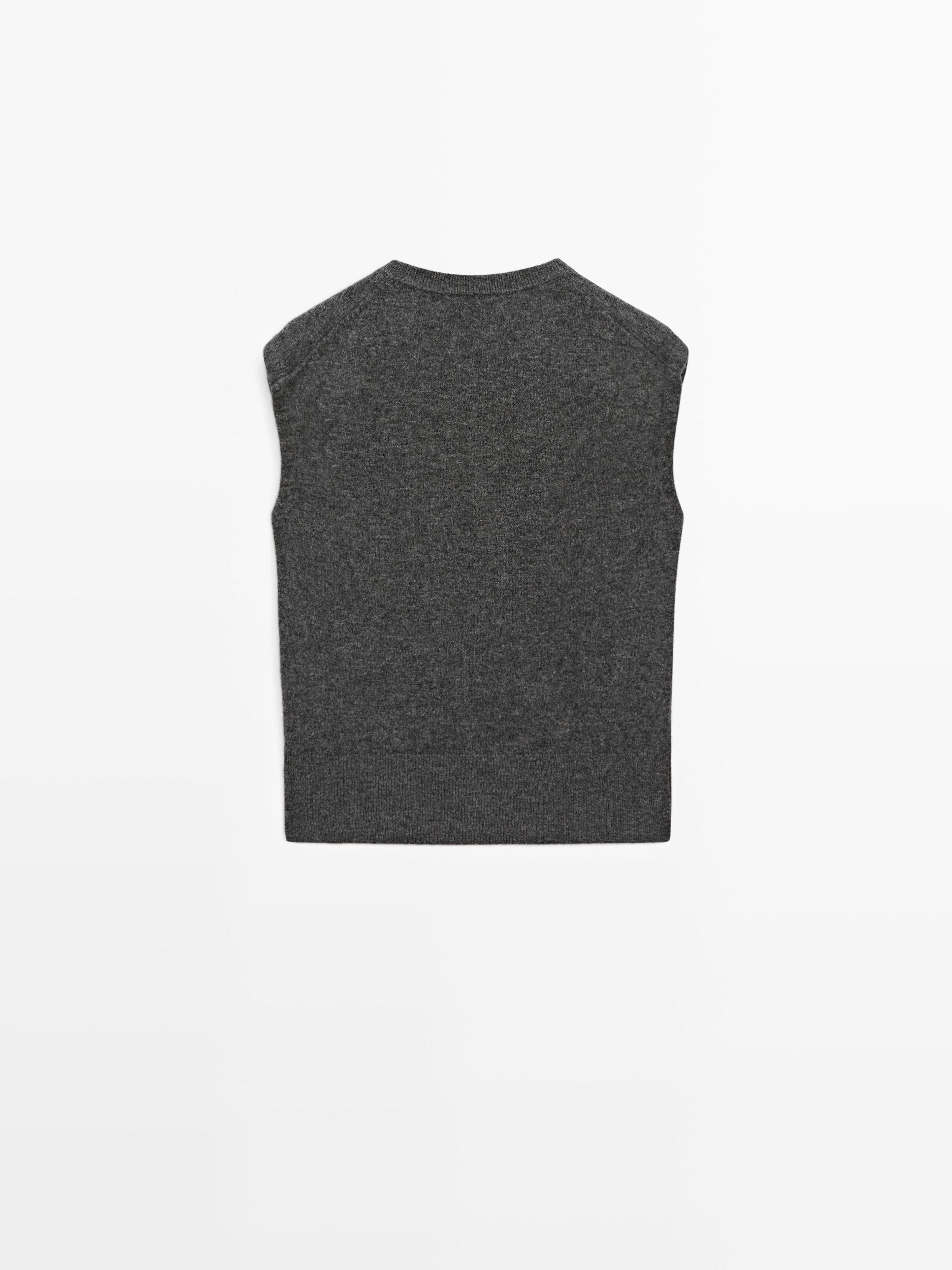 V-neck knit vest Product Image