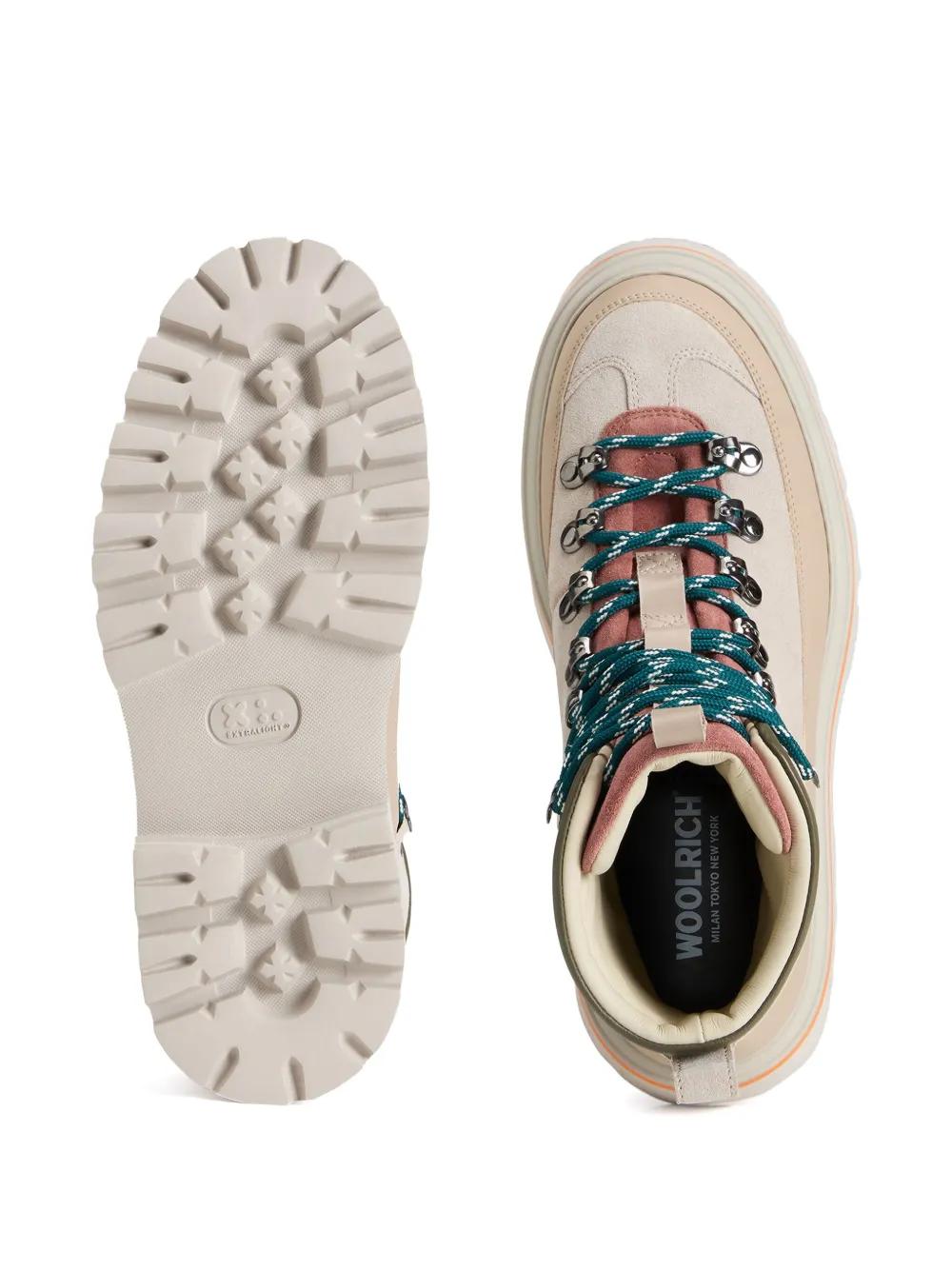 Trekker boots Product Image