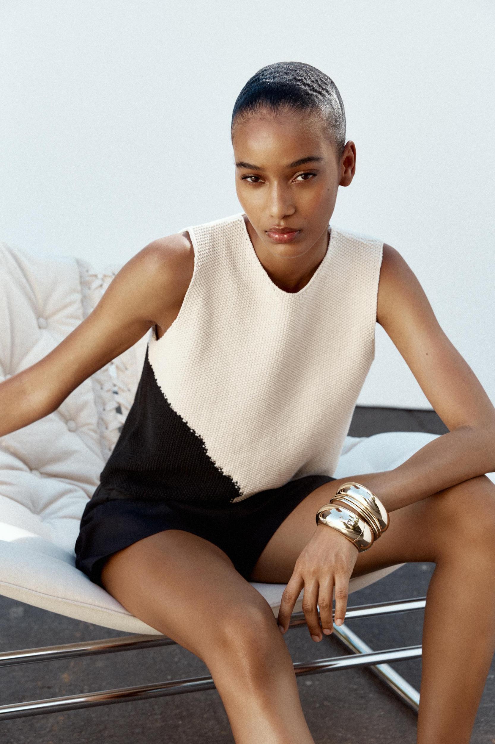 SLEEVELESS KNIT TOP Product Image