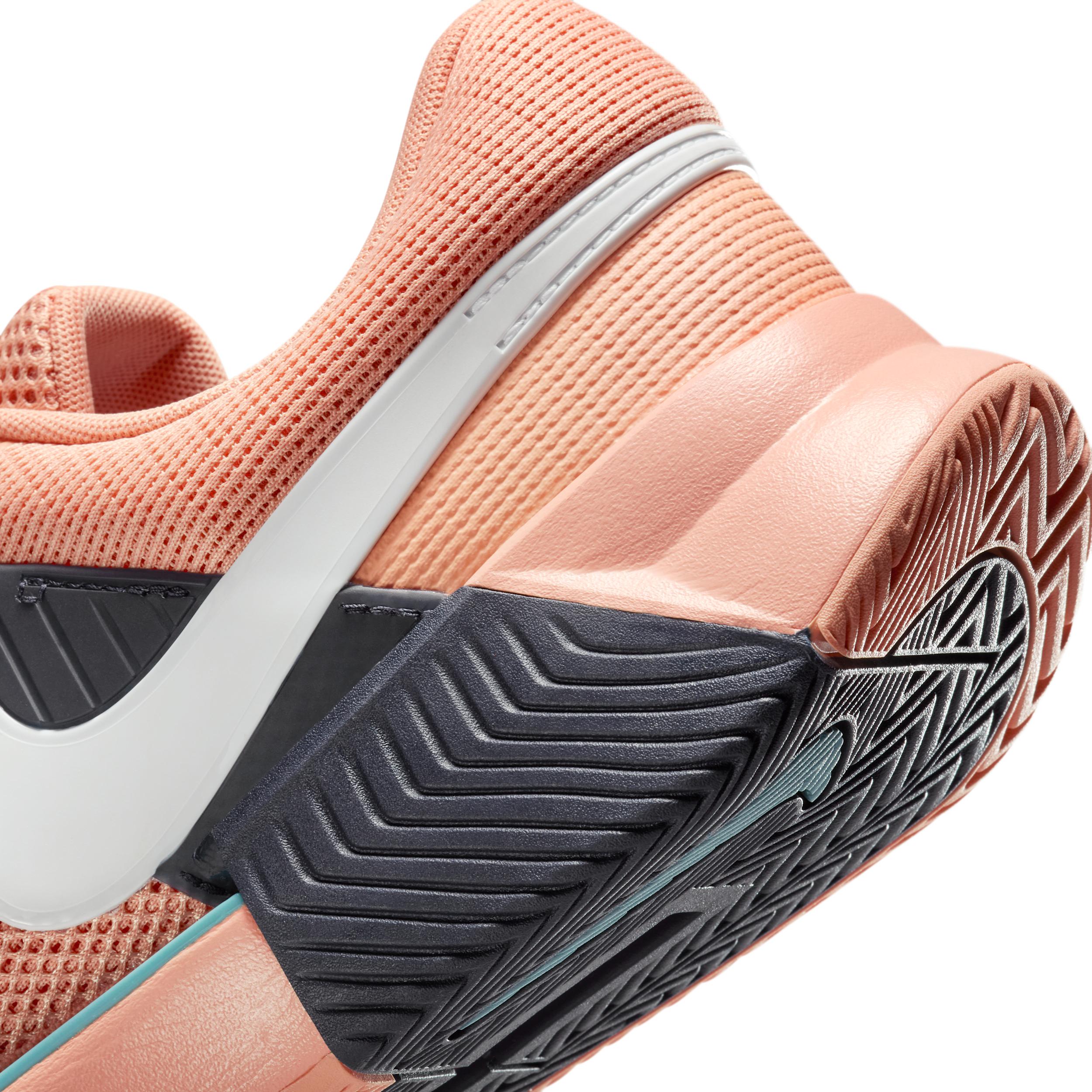 Nike Men's Zoom GP Challenge 1 Hard Court Tennis Shoes Product Image