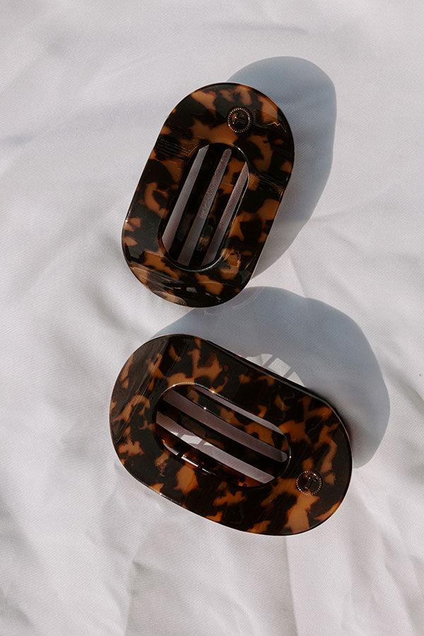 Flat Medium Round Hair Claw Clip in Brown Tortoiseshell Product Image