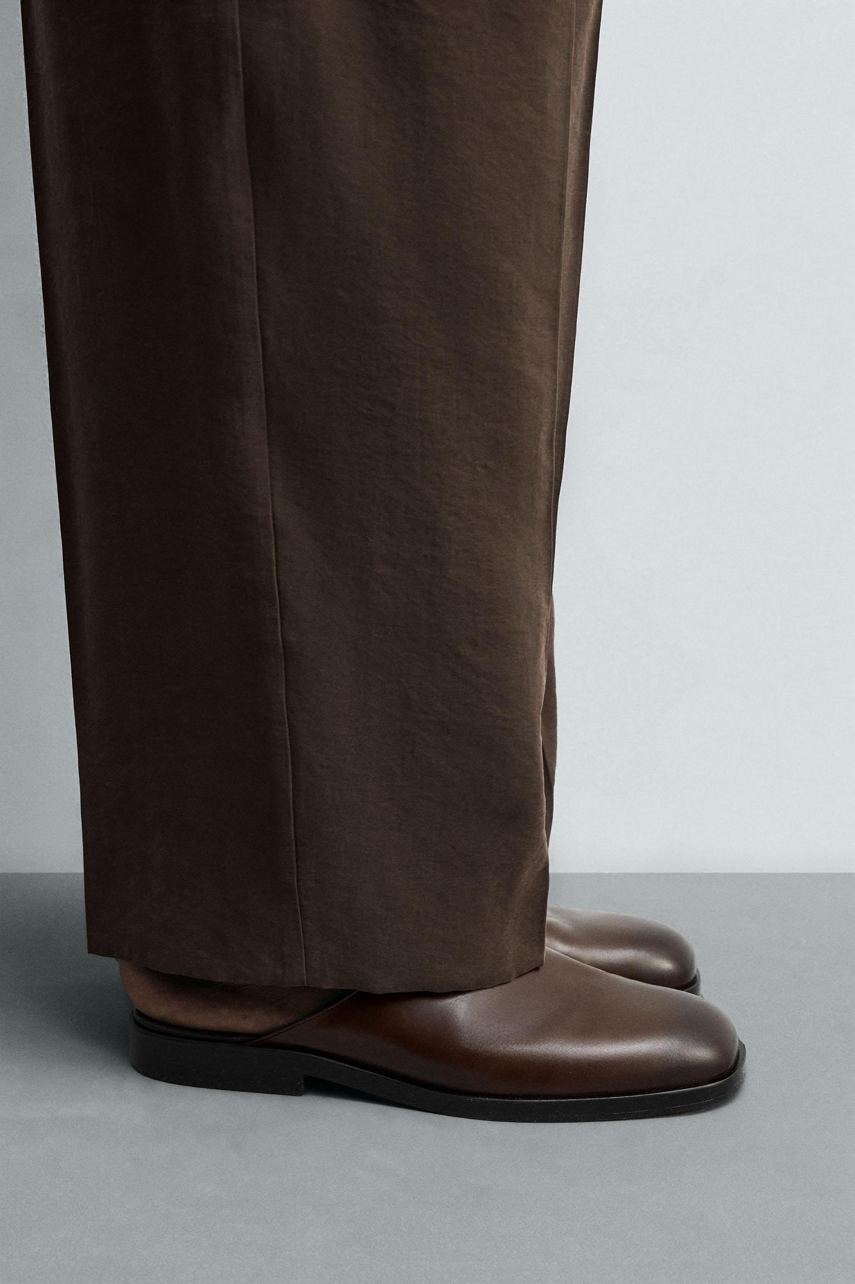 LEATHER CLOGS Product Image