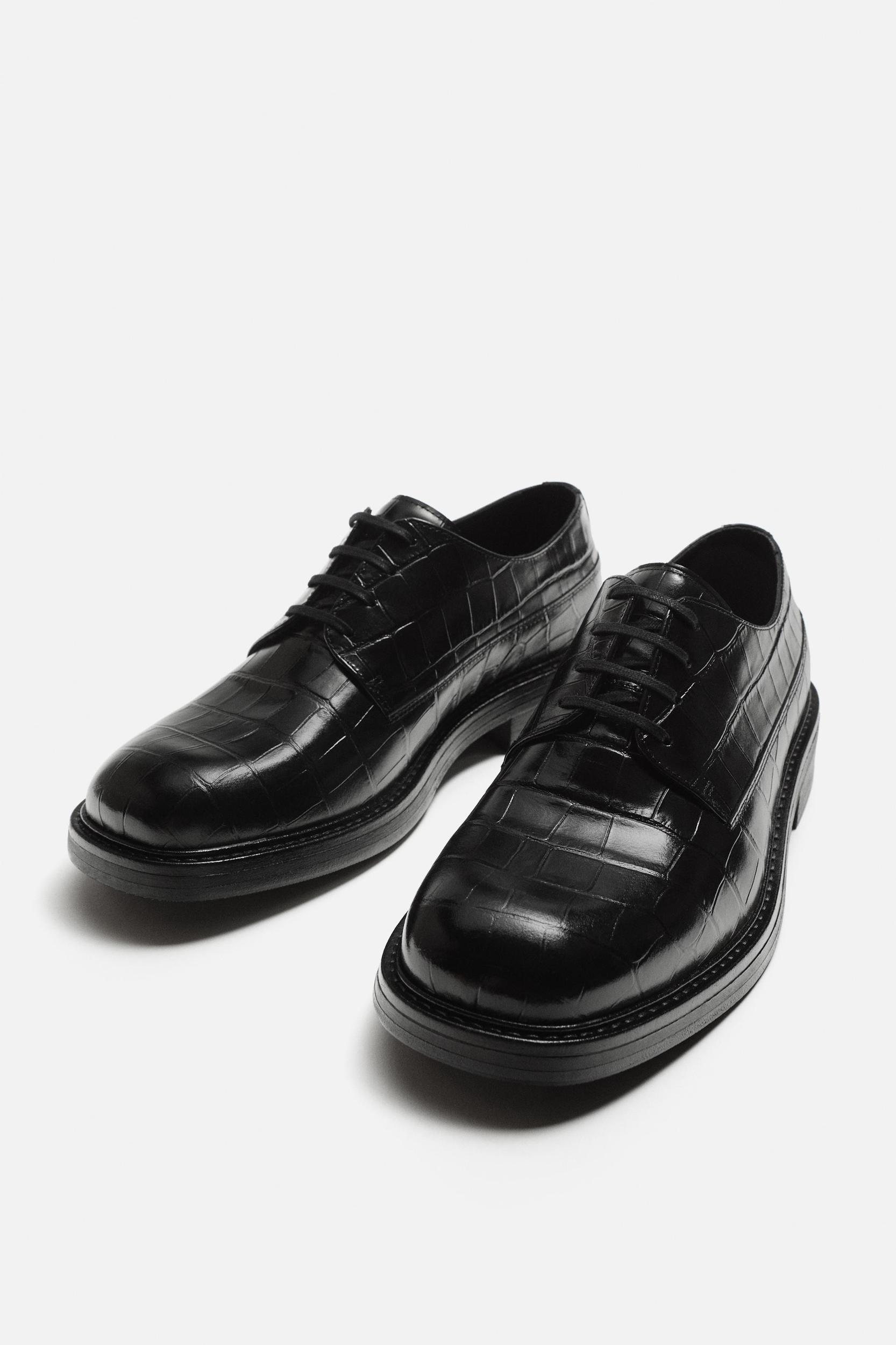 EMBOSSED LEATHER SHOE Product Image