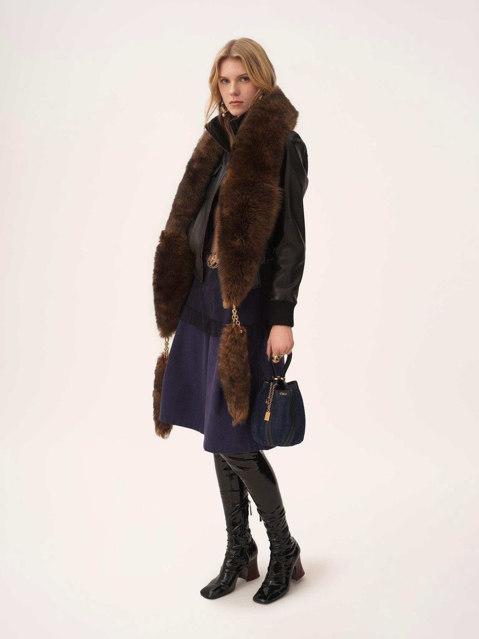 Small Chloé Spin tote bag in denim Product Image