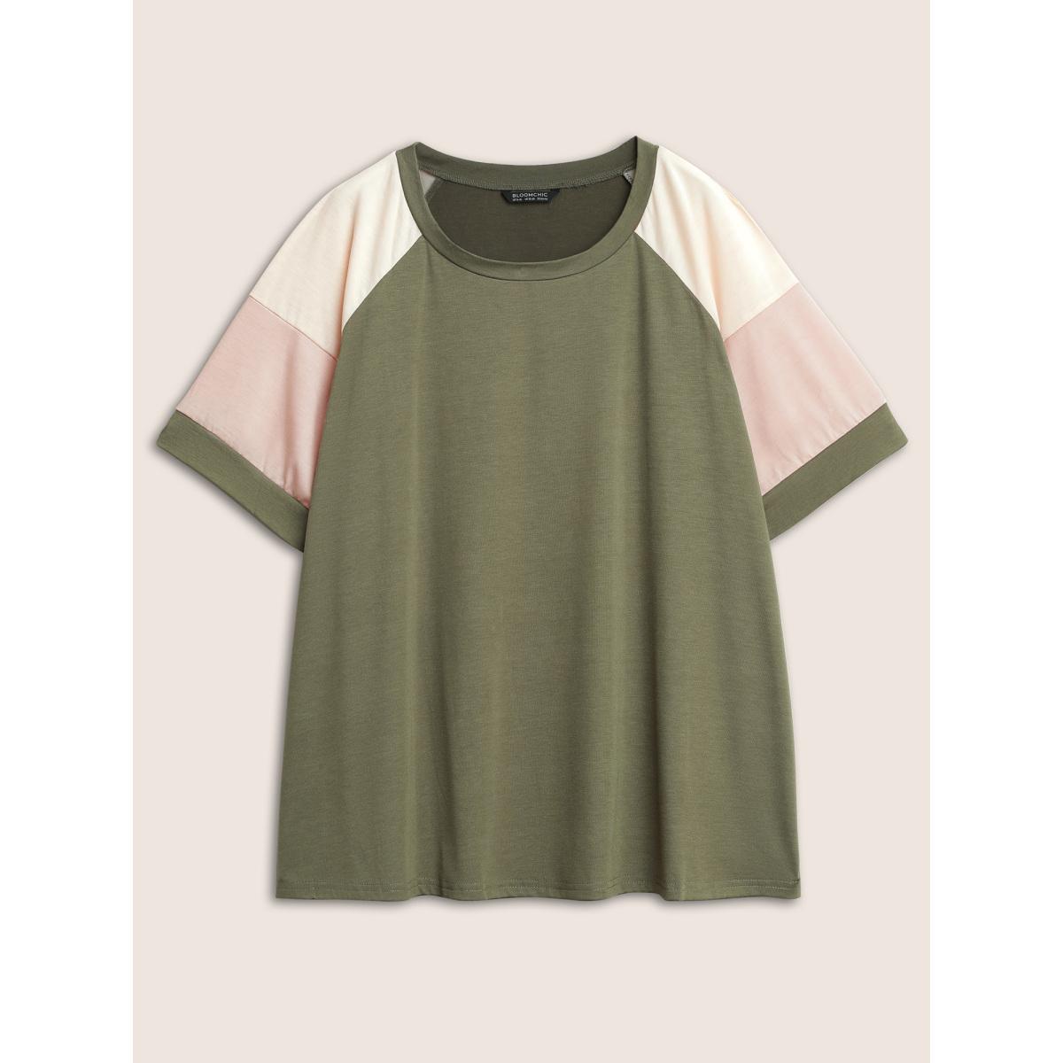 Plus Size Colorblock Contrast Crew Neck Raglan Sleeve T-shirt ArmyGreen Women Casual Contrast Colorblock Everyday T-shirts BloomChic 30/6X Product Image