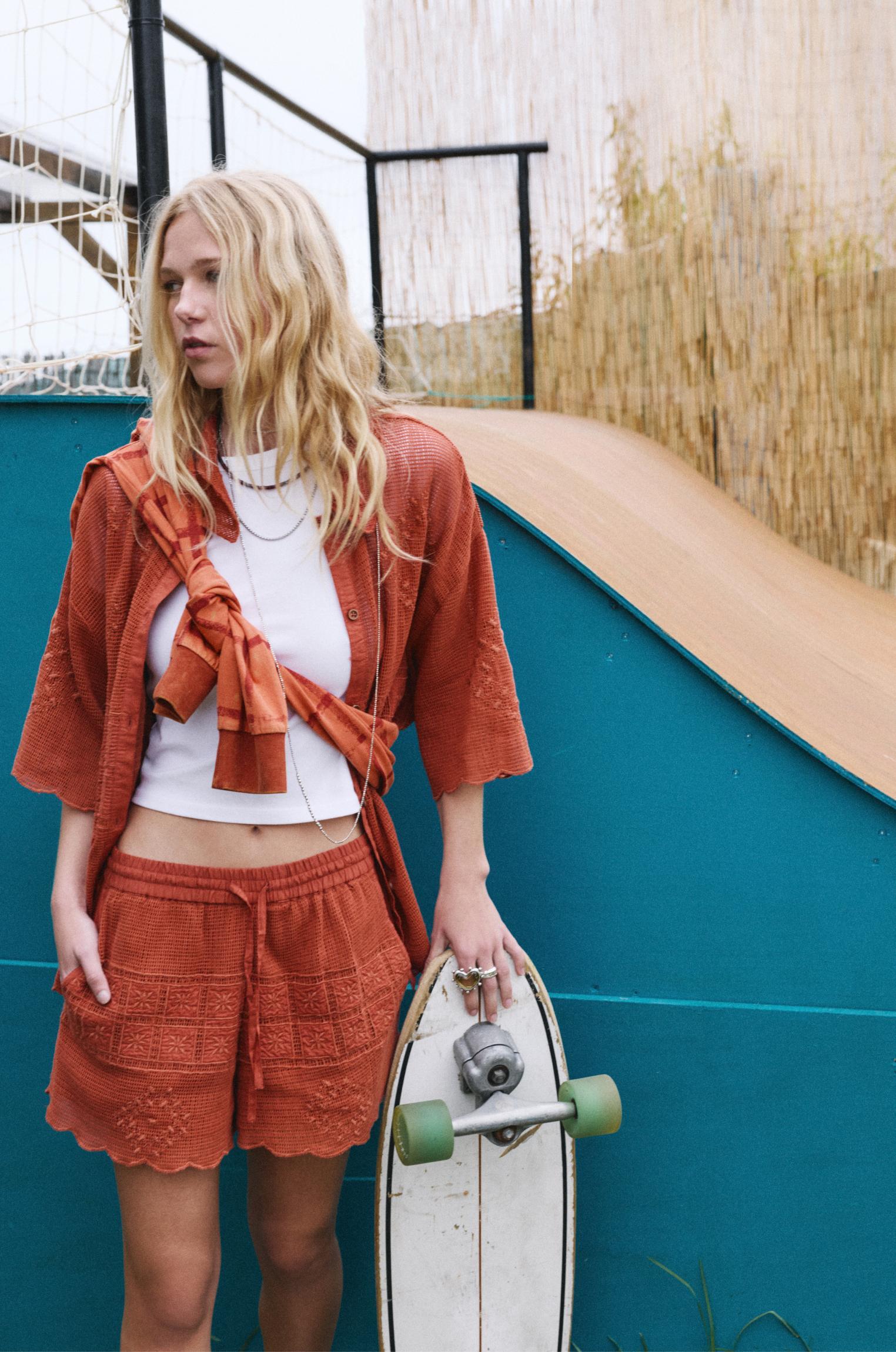 Embroidered knit shorts Product Image