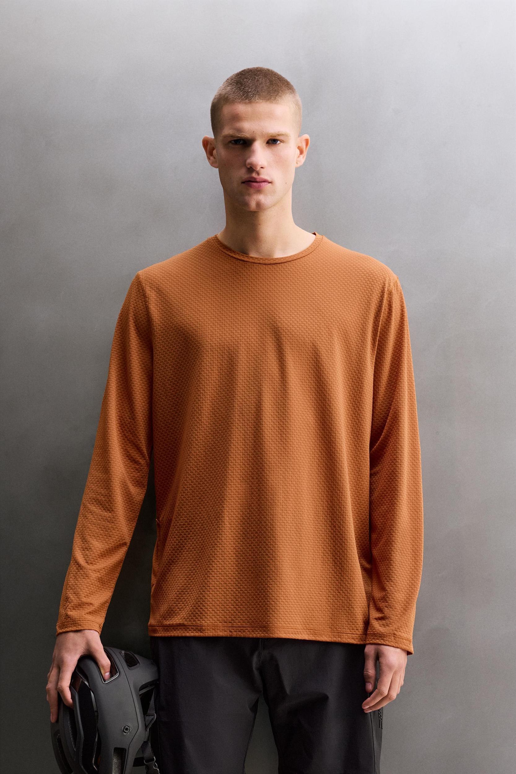 LONG SLEEVE GRAVEL TECHNICAL TEXTURED WEAVE T-SHIRT Product Image