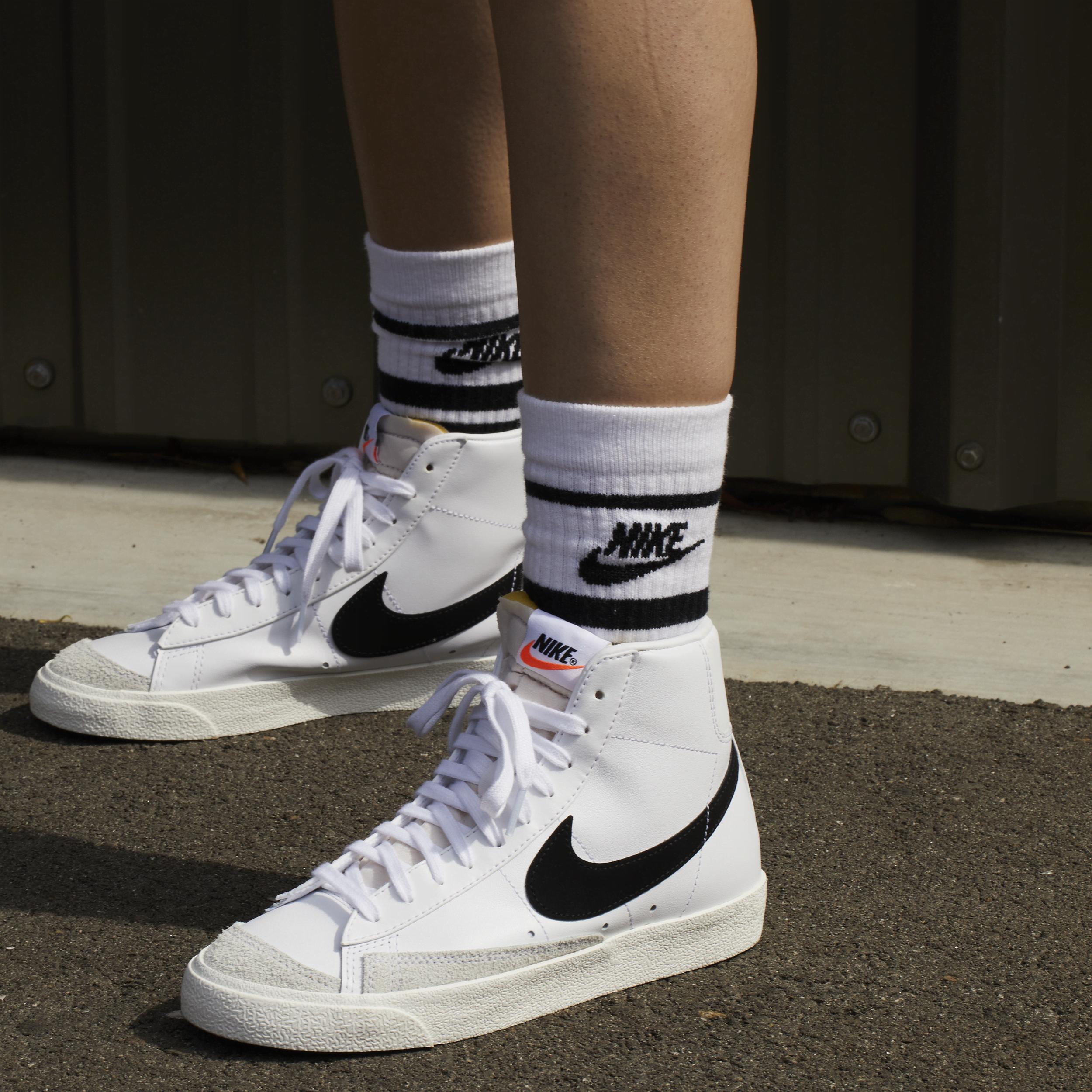 Nike Womens Blazer Mid 77 Shoes | CZ1055-100 Product Image