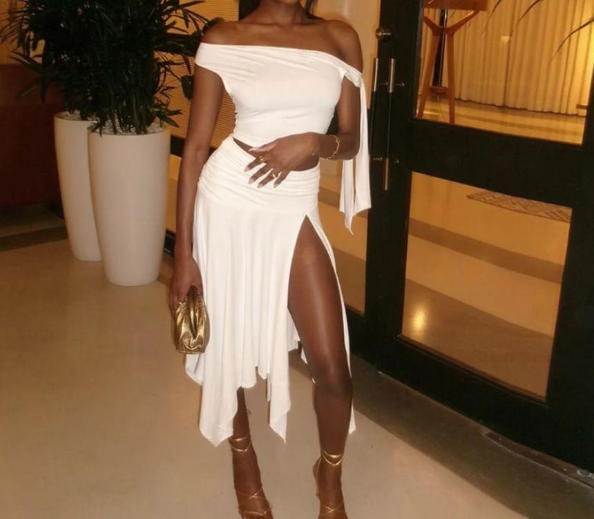 Sleeveless Off-Shoulder Plain Cutout Asymmetrical Slit Midi A-Line Dress Product Image