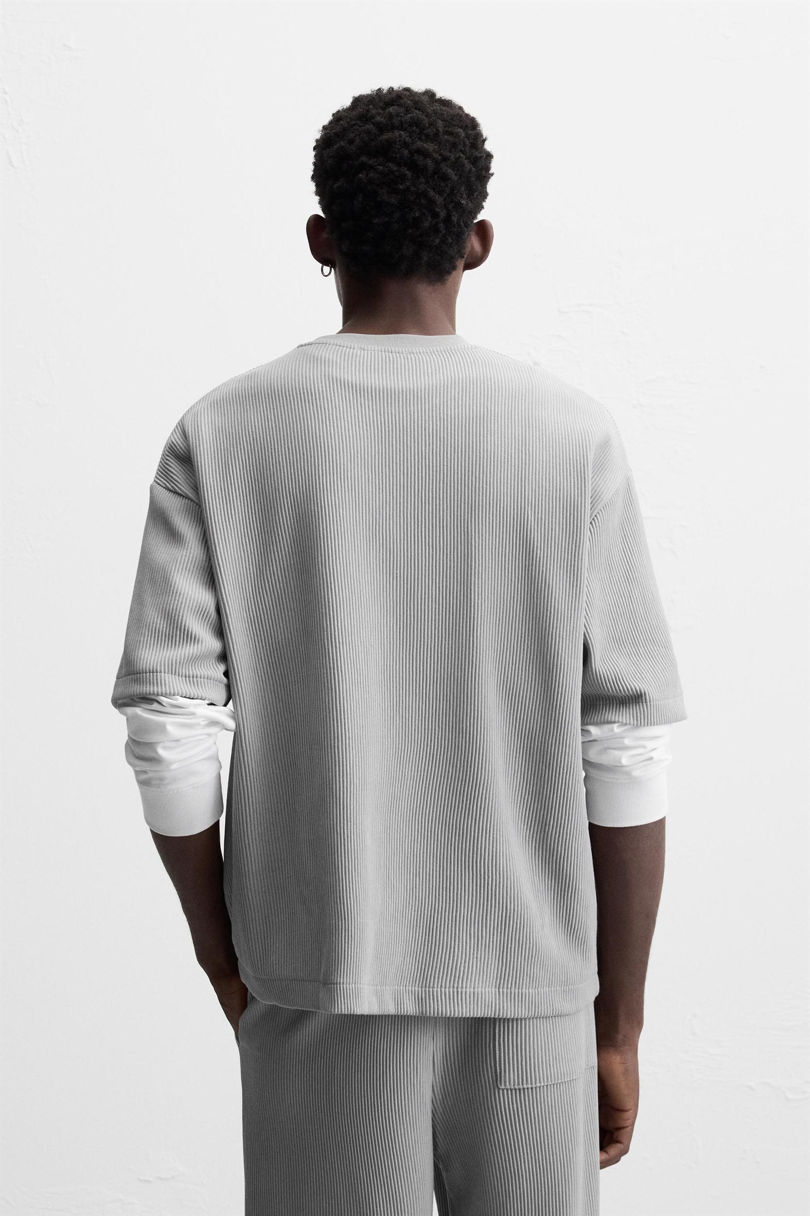 TEXTURED PATCH T-SHIRT Product Image