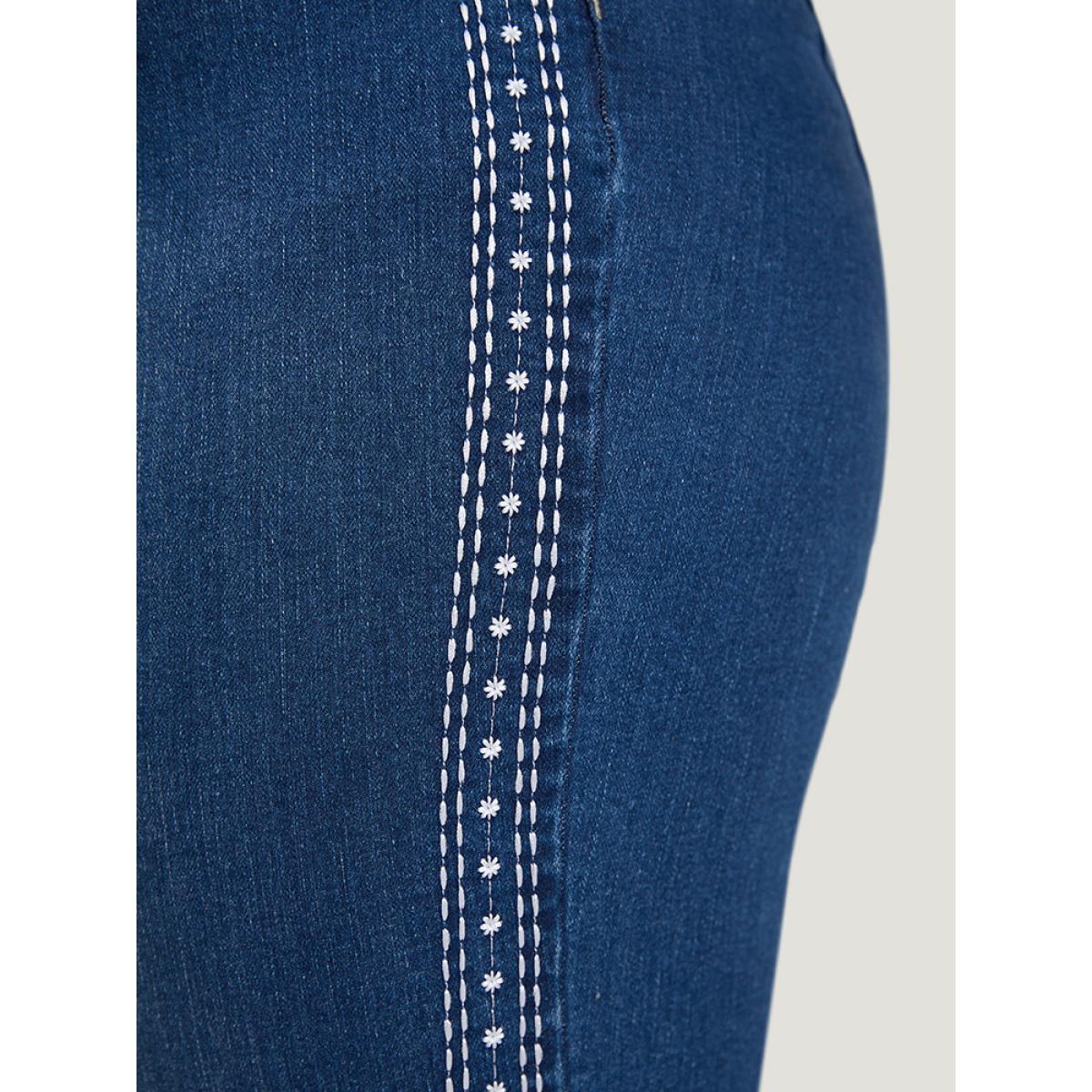 Plus Size Embroidered Raw Edges Zipper Fly Jeans Women Blue Casual Bohemian Print Embroidered High stretch Pocket Jeans BloomChic 28/5X Product Image