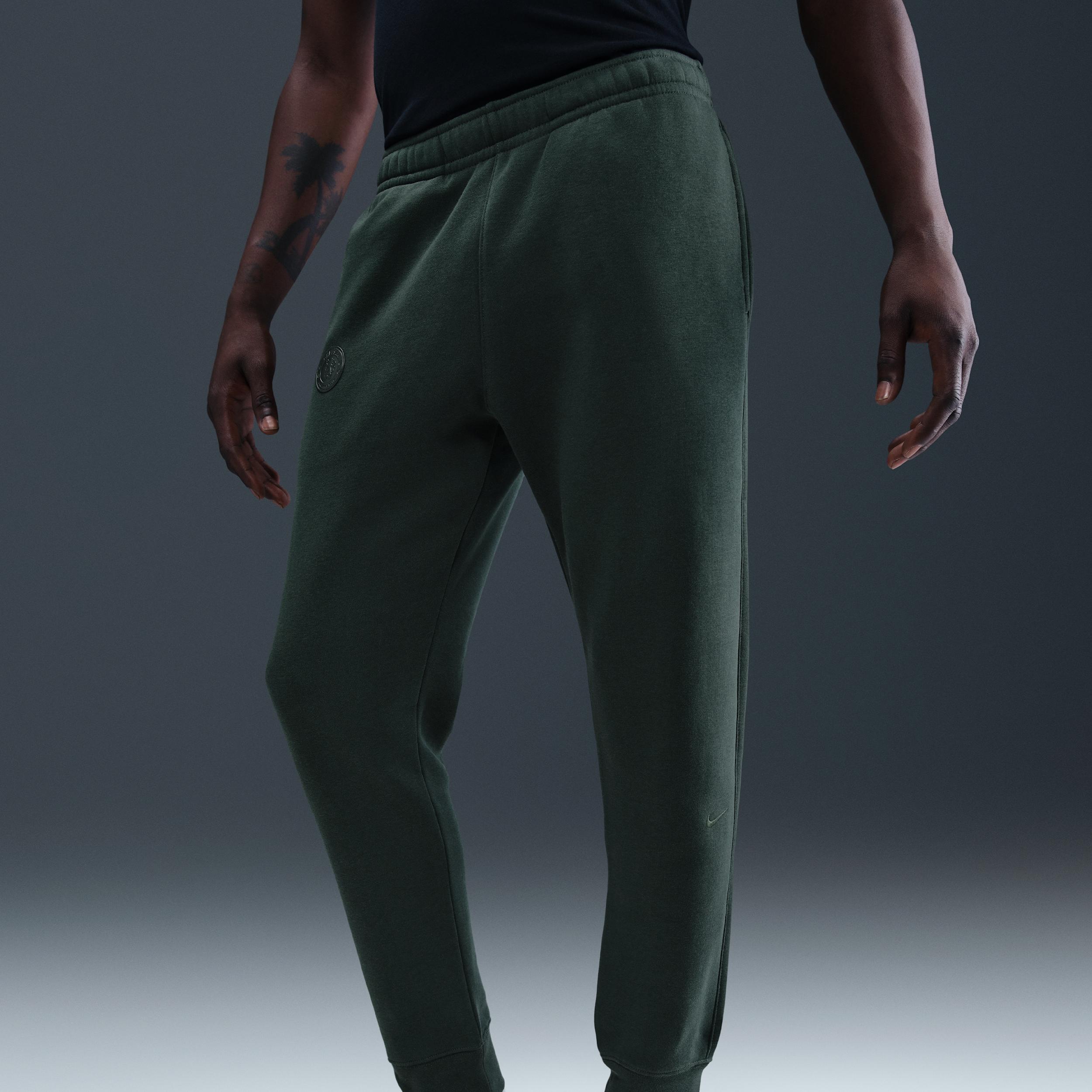 Chelsea FC Club Nike Men's Soccer Jogger Pants Product Image