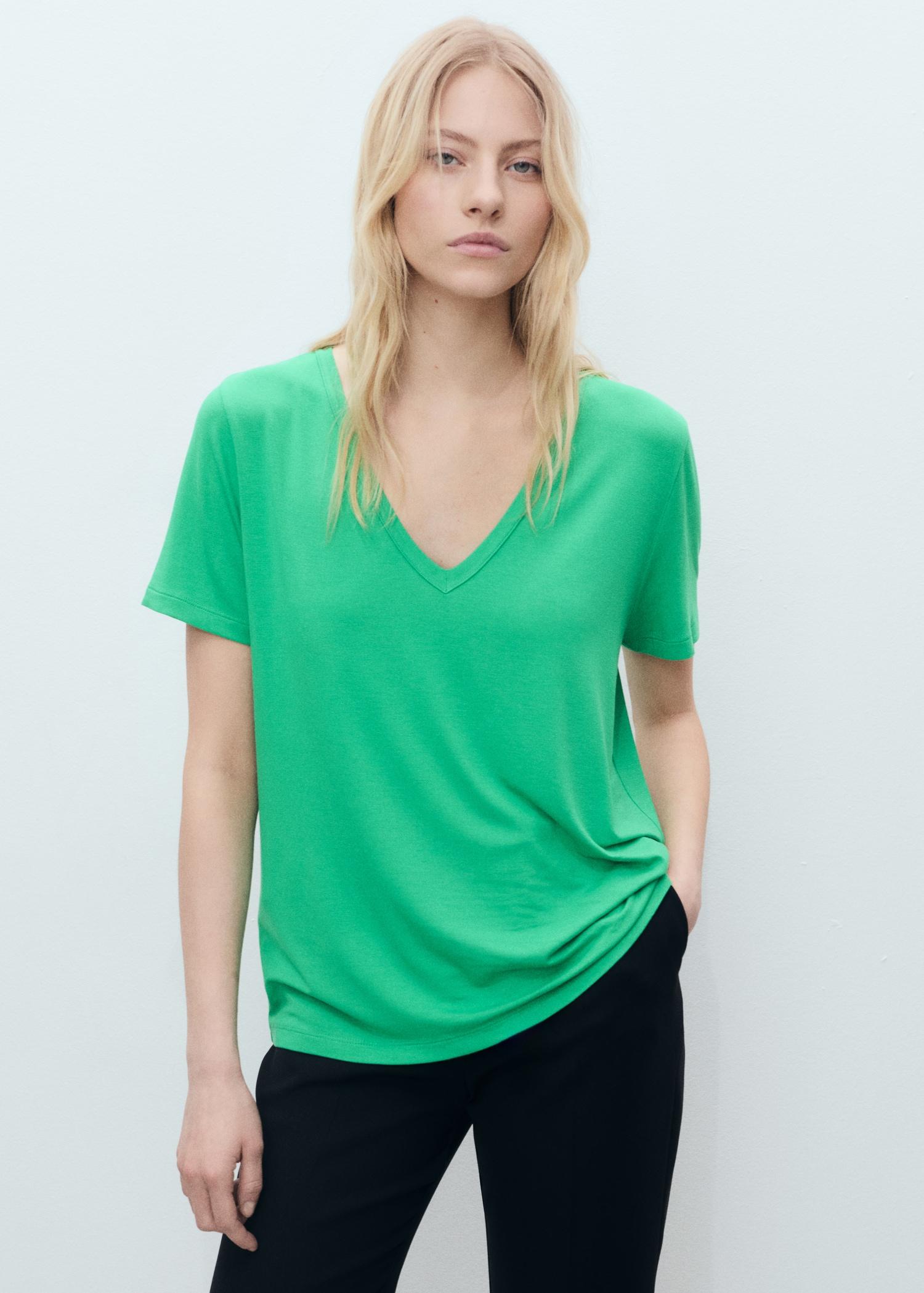 V-neck T-shirt - Women | MANGO USA Product Image