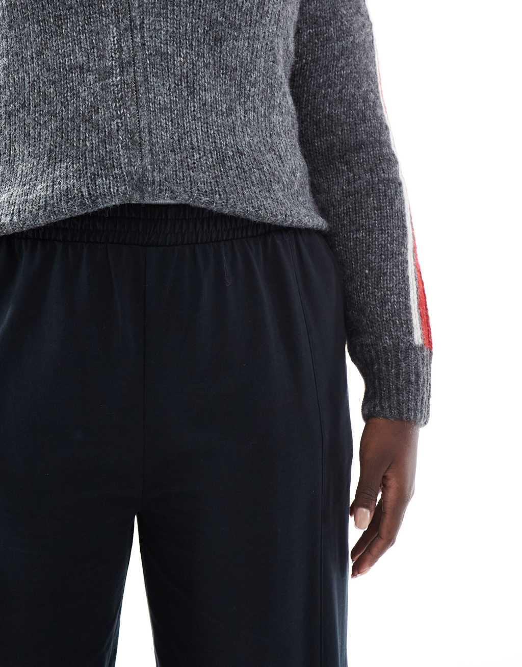 ASOS DESIGN Curve straight leg sweatpants in black Product Image