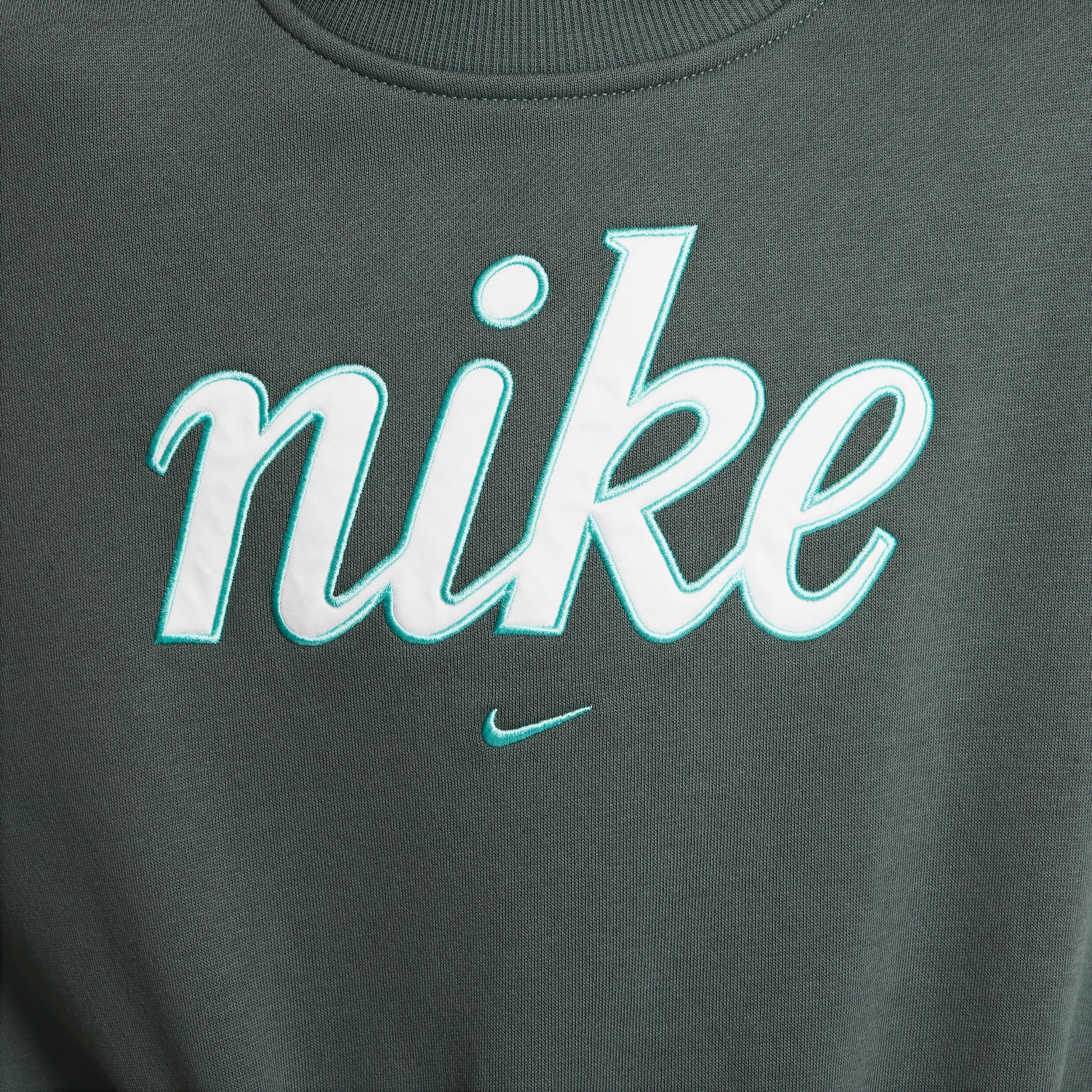 Unisex Nike Sportswear Club Fleece Girls' Boxy Crew-Neck Sweatshirt Product Image