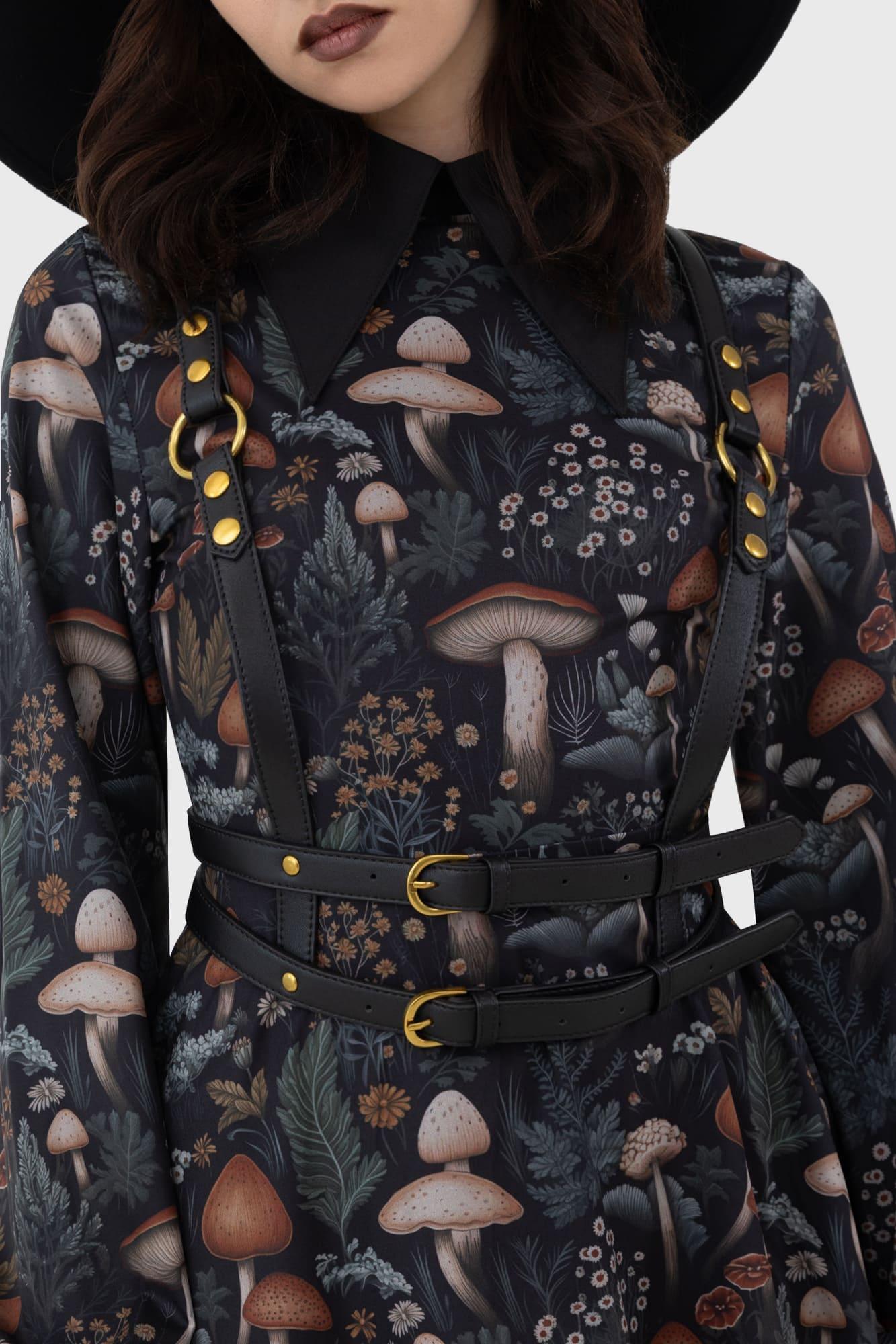 Wanda Harness [BLACK/GOLD] Female Product Image