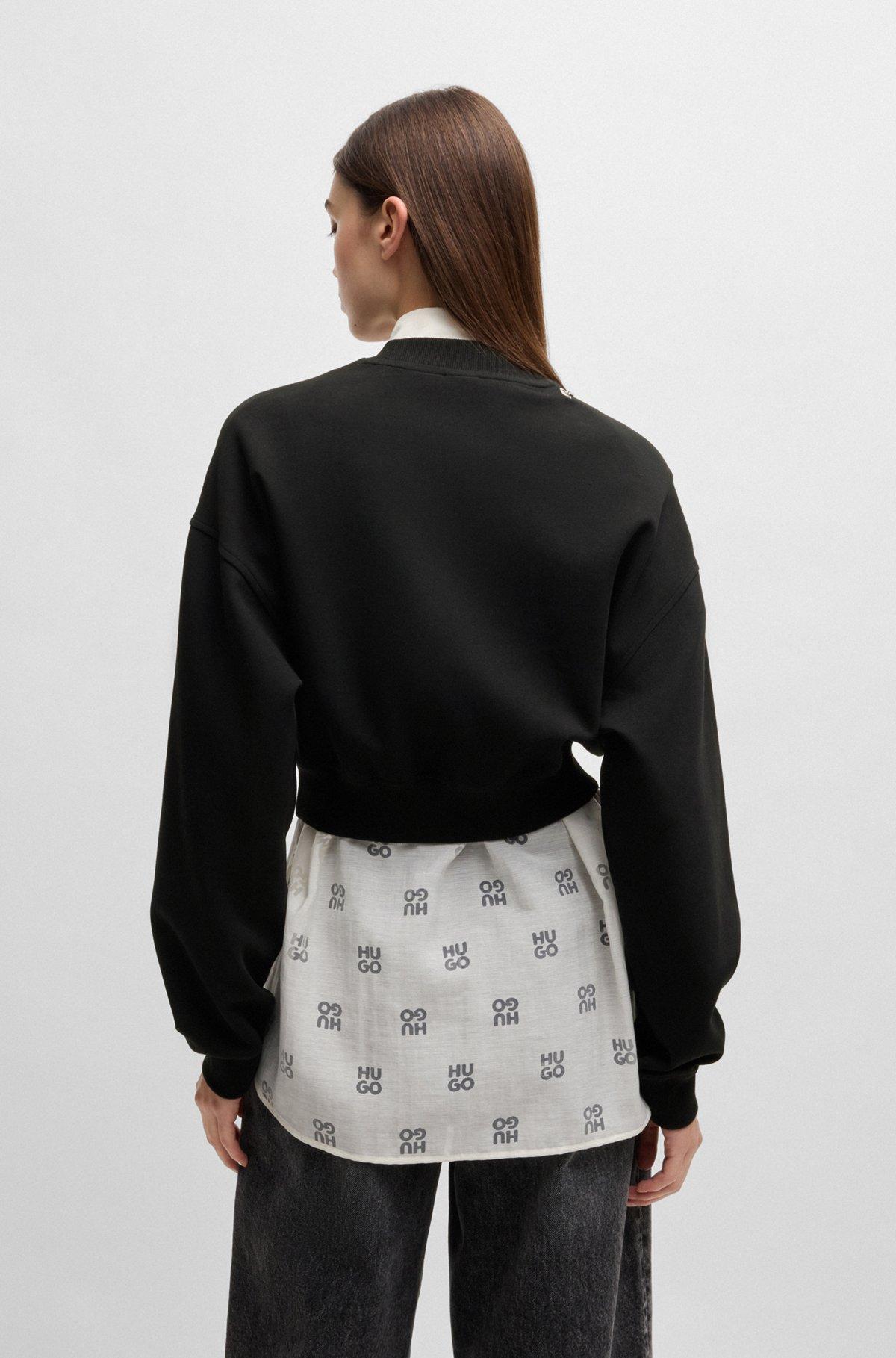 Sweatshirt with detachable signature chain Product Image