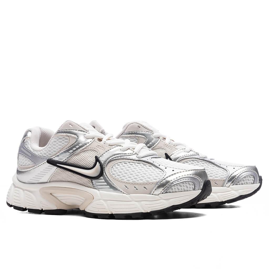 Women's V5 RNR - Summit White/Light Orewood Brown/Sail/Black Female Product Image