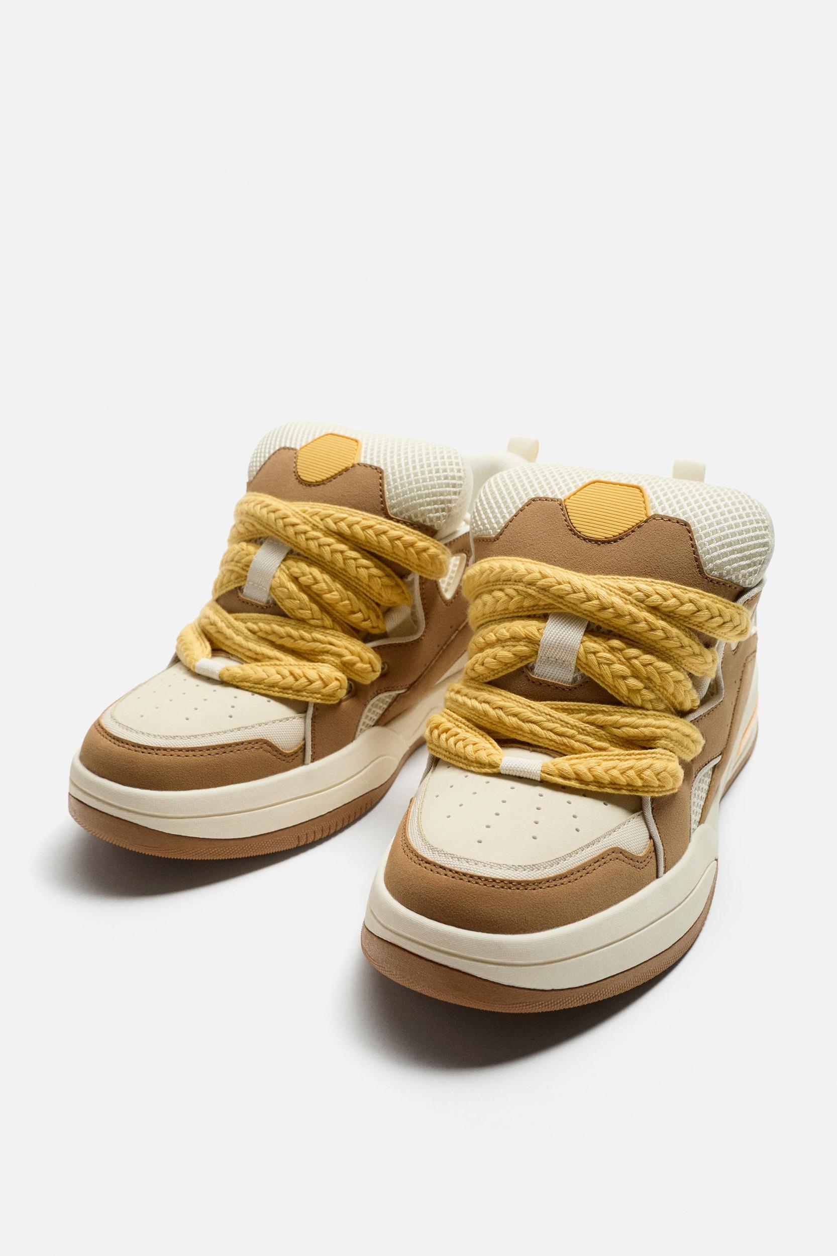 SKATE SNEAKERS Product Image