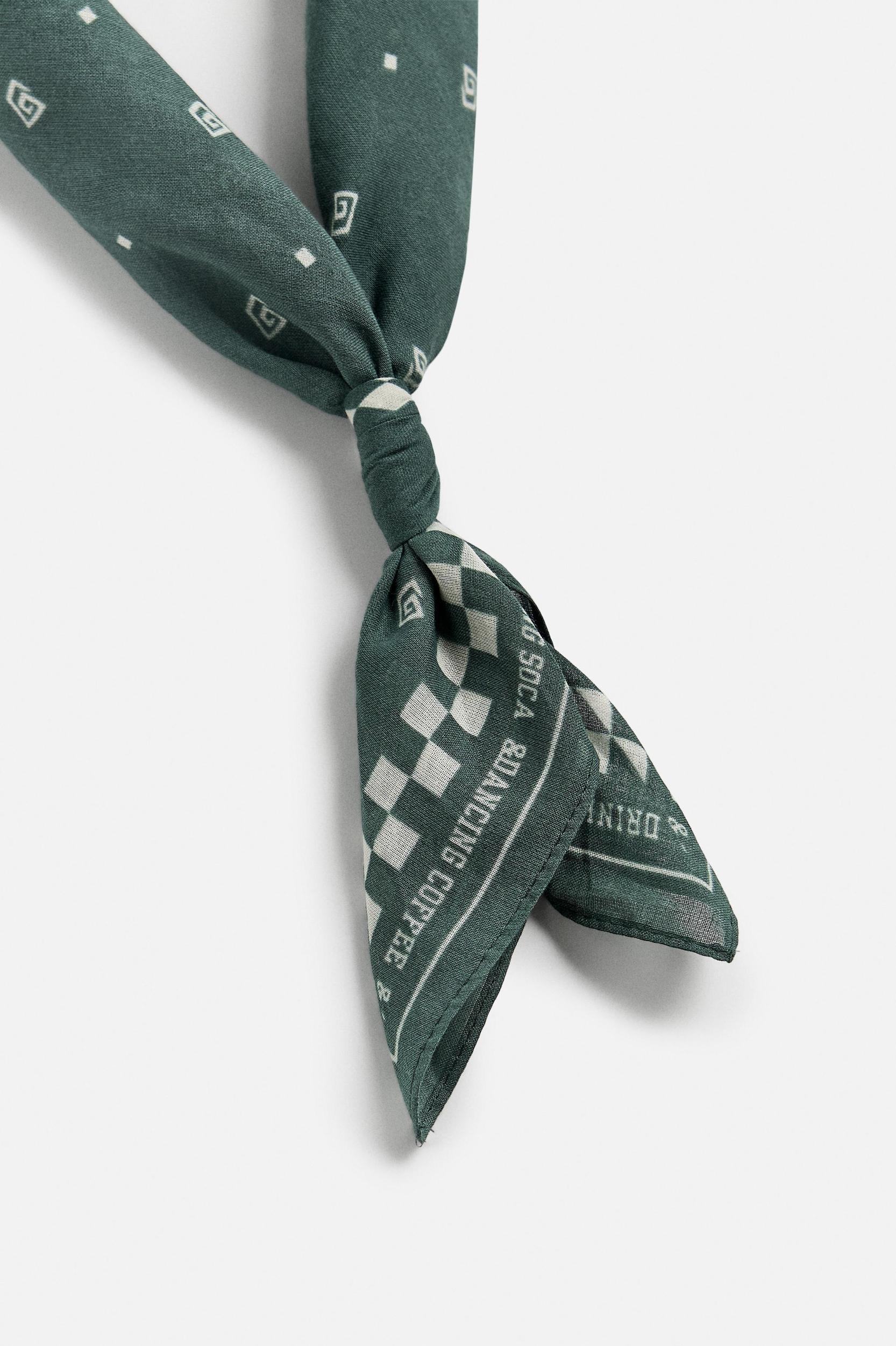 CONTRAST PRINT BANDANA Product Image