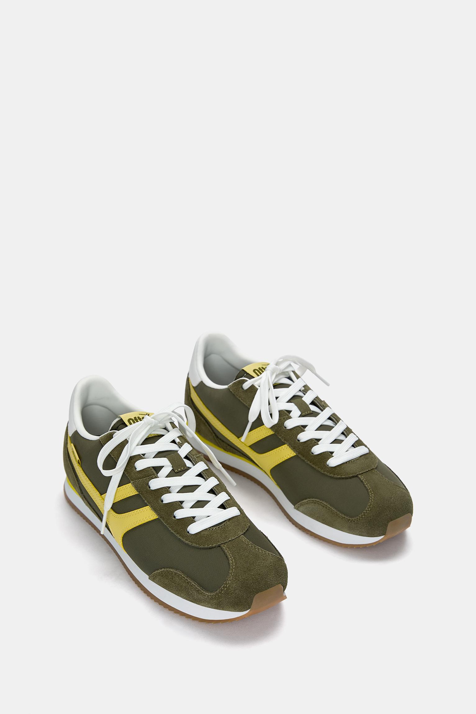 Retro sneakers Product Image