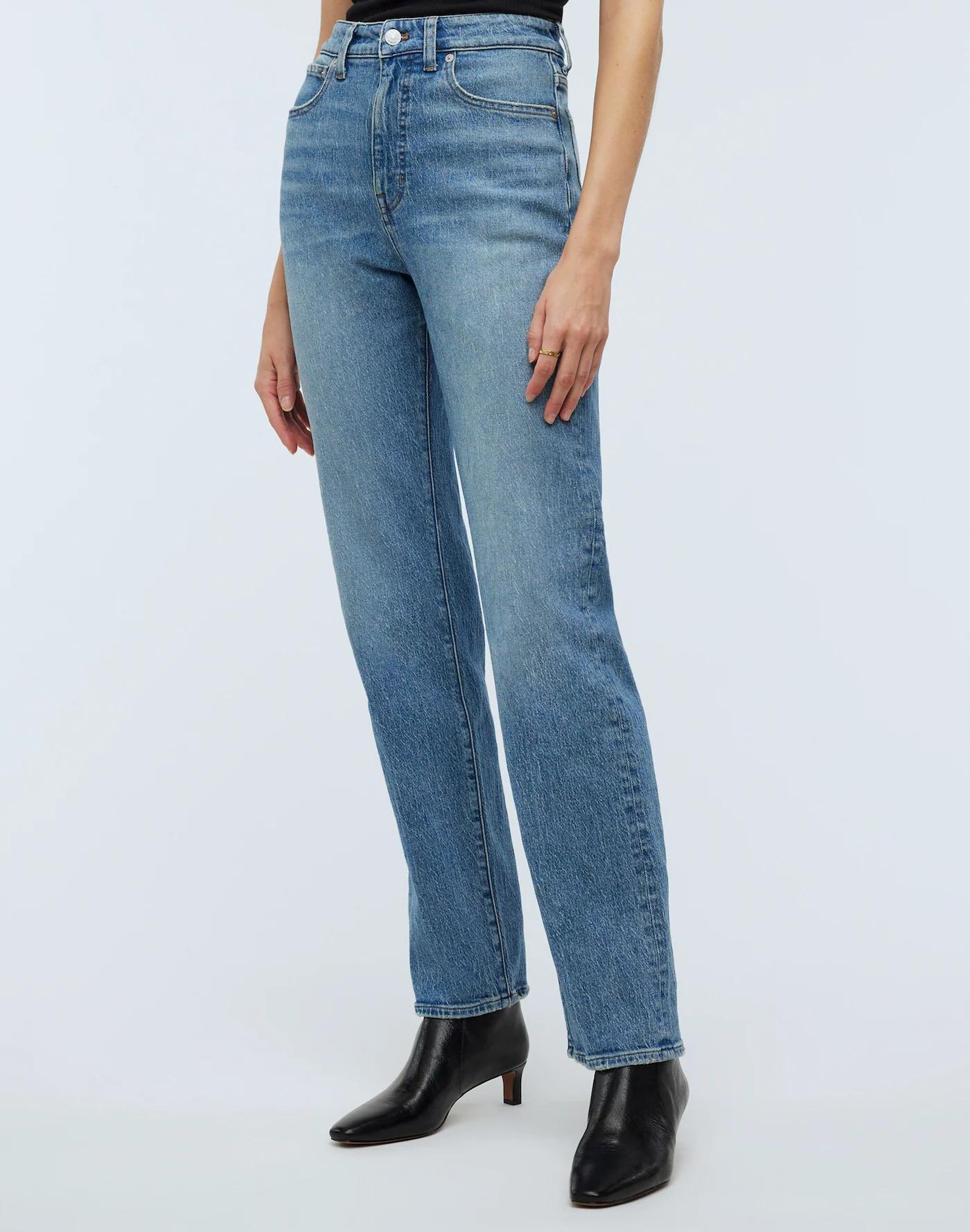 The Petite '90s Straight Jean in Rondell Wash: Crease Edition Product Image