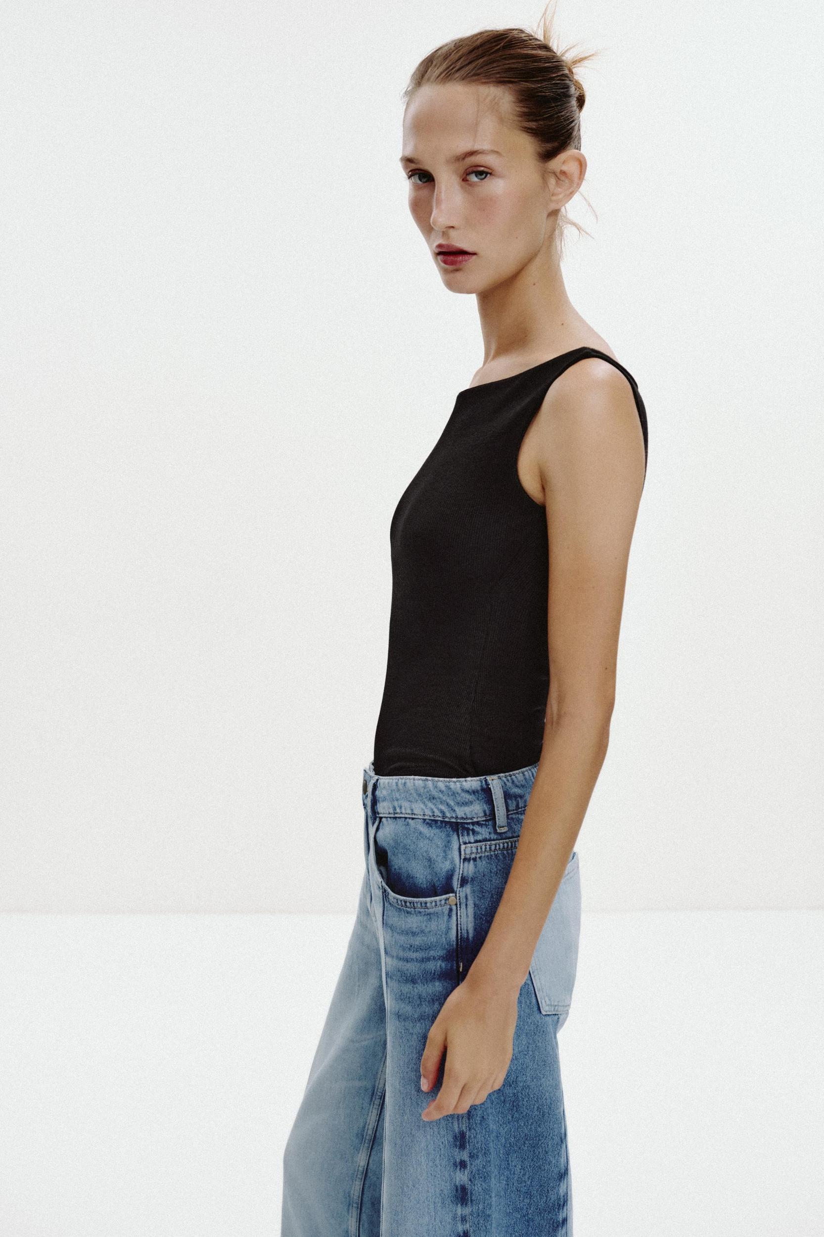 OFF-THE-SHOULDER RIBBED T-SHIRT Product Image