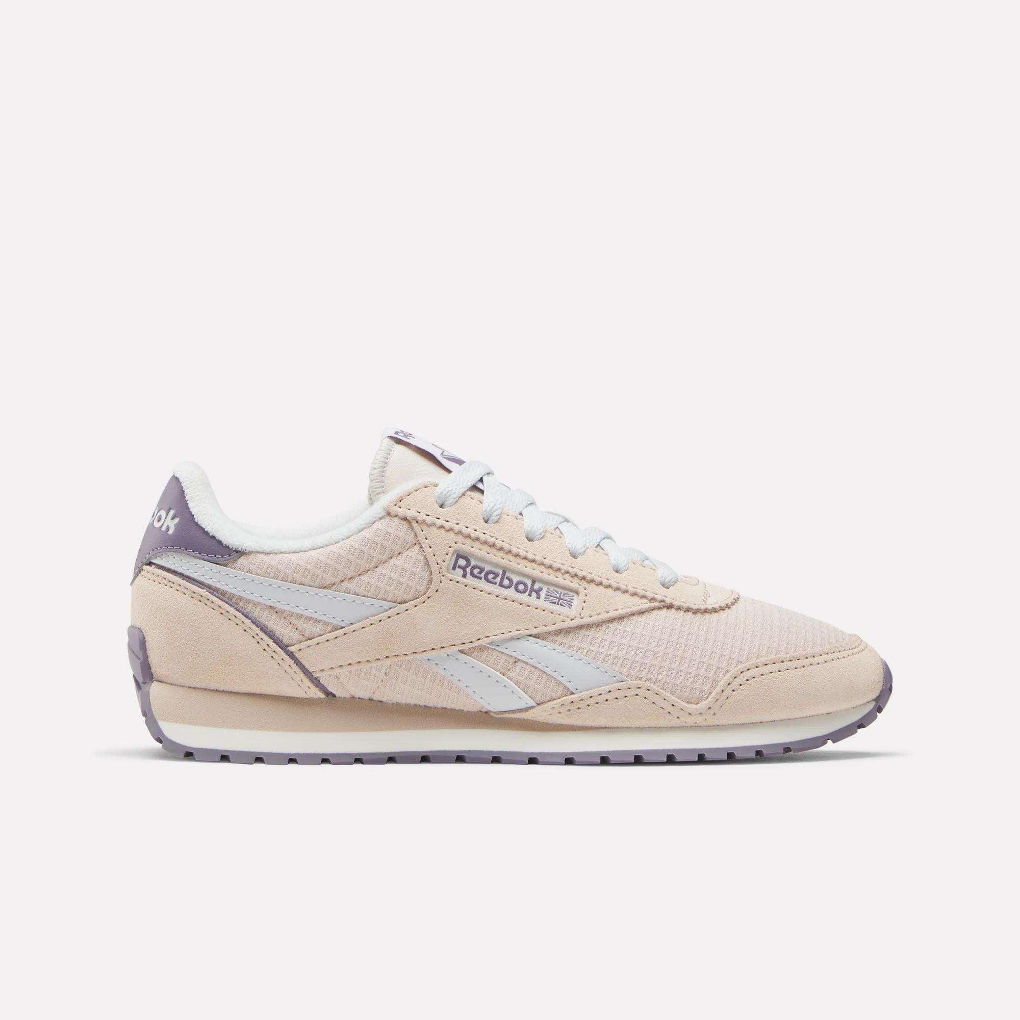 Women's Classic AZ Shoes Female Product Image