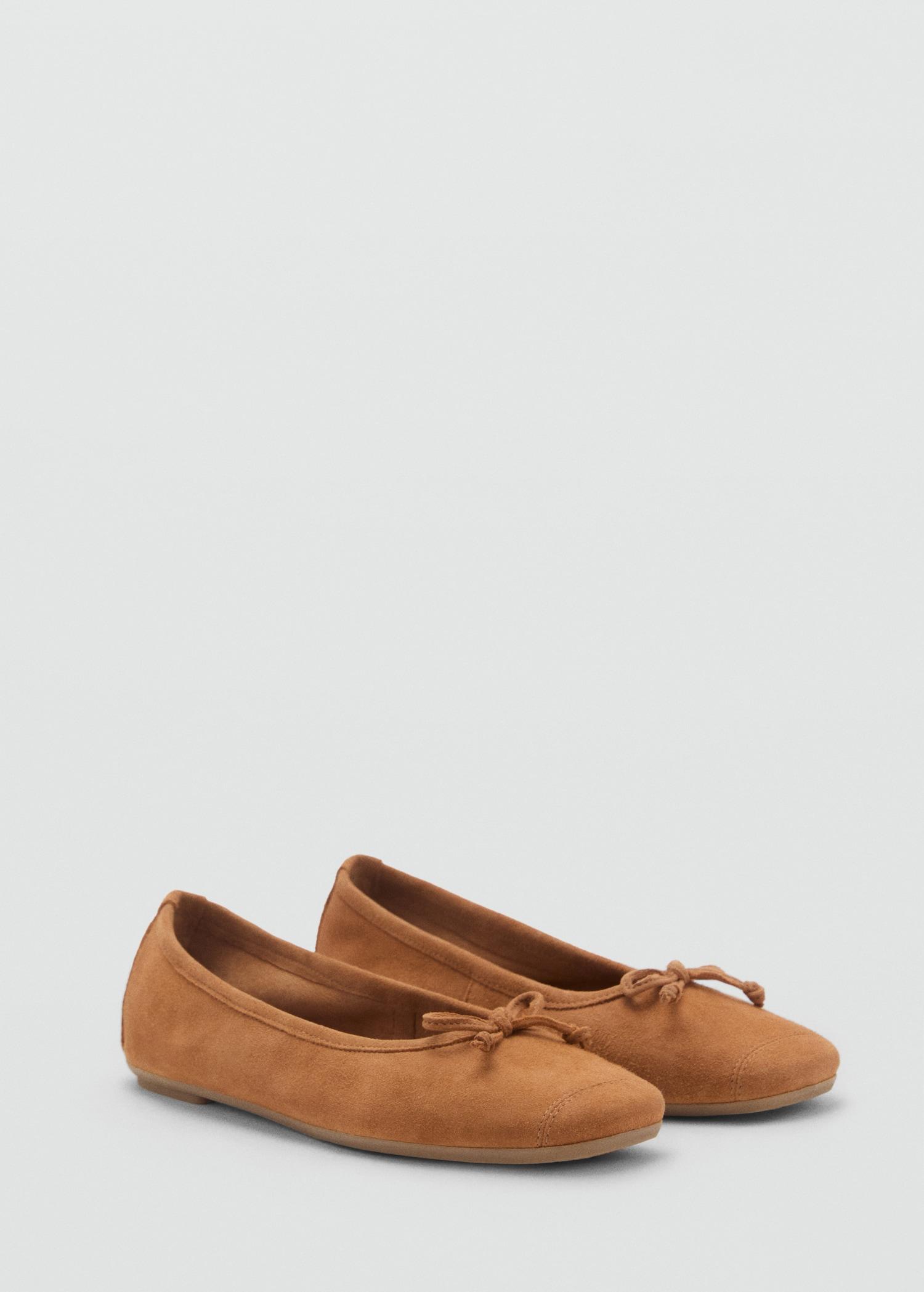 Bow suede ballerina - Women | MANGO USA Product Image