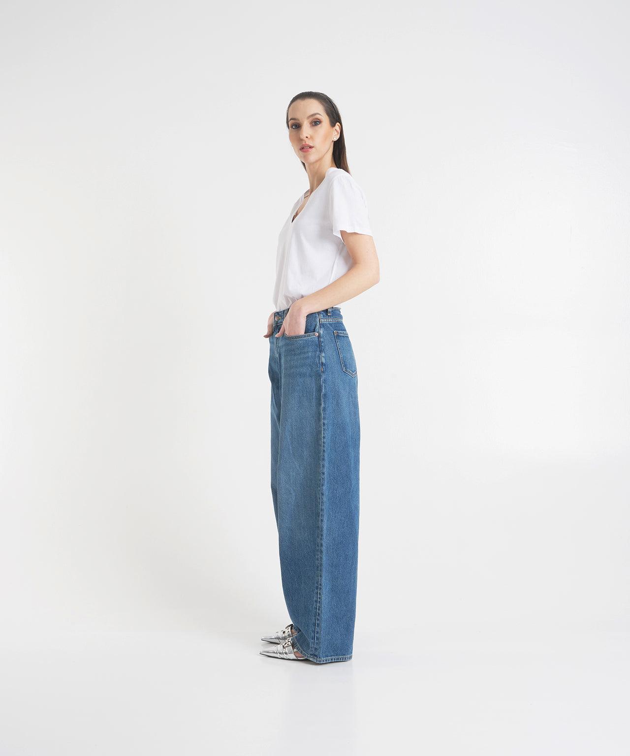 V-neck t-shirt Product Image