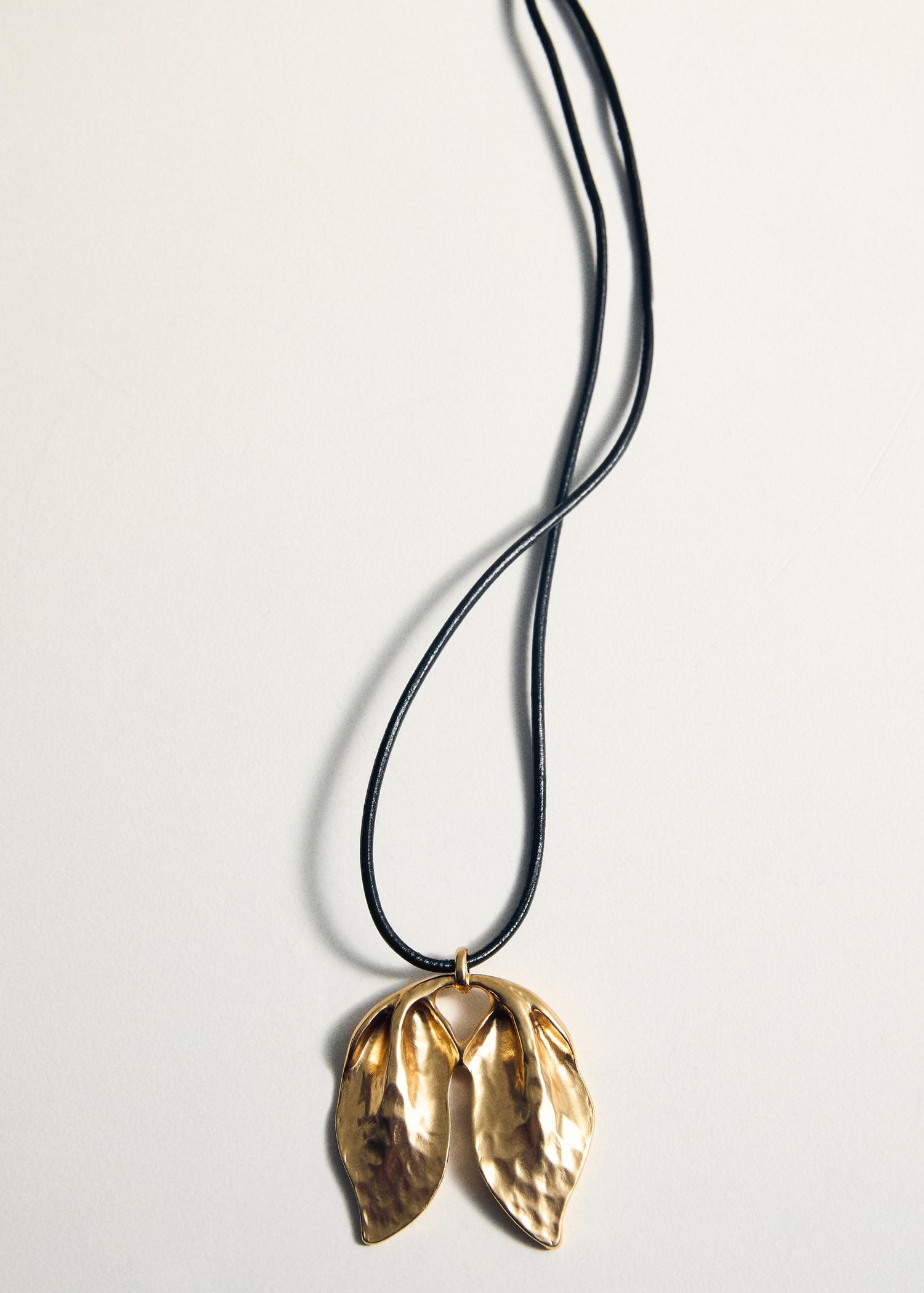 Textured-leaves pendant necklace - Women | MANGO USA Product Image