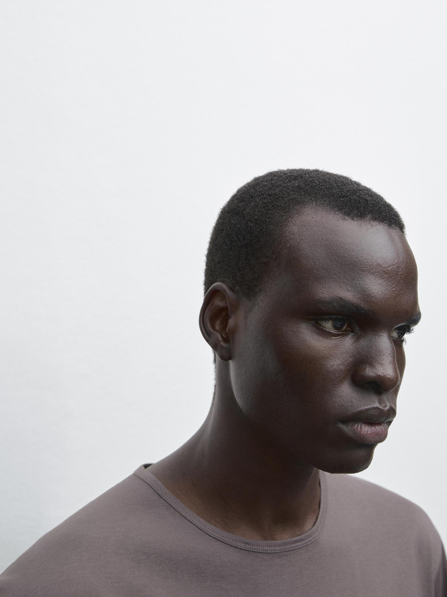 100% cotton lightweight T-shirt Product Image