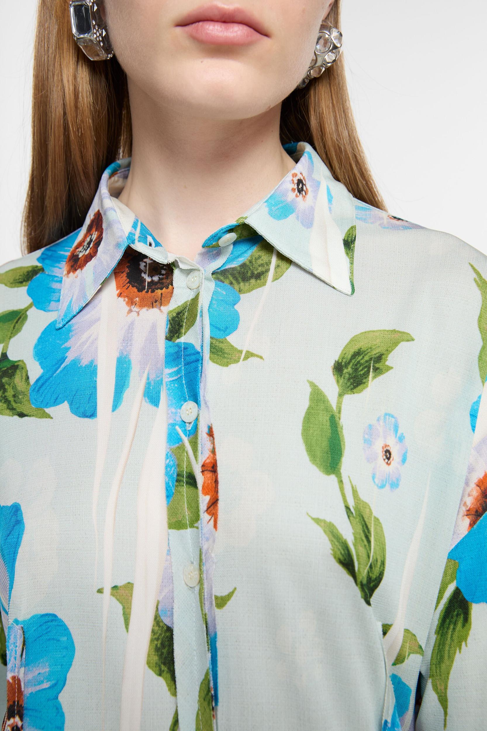 Button-up printed shirt Product Image