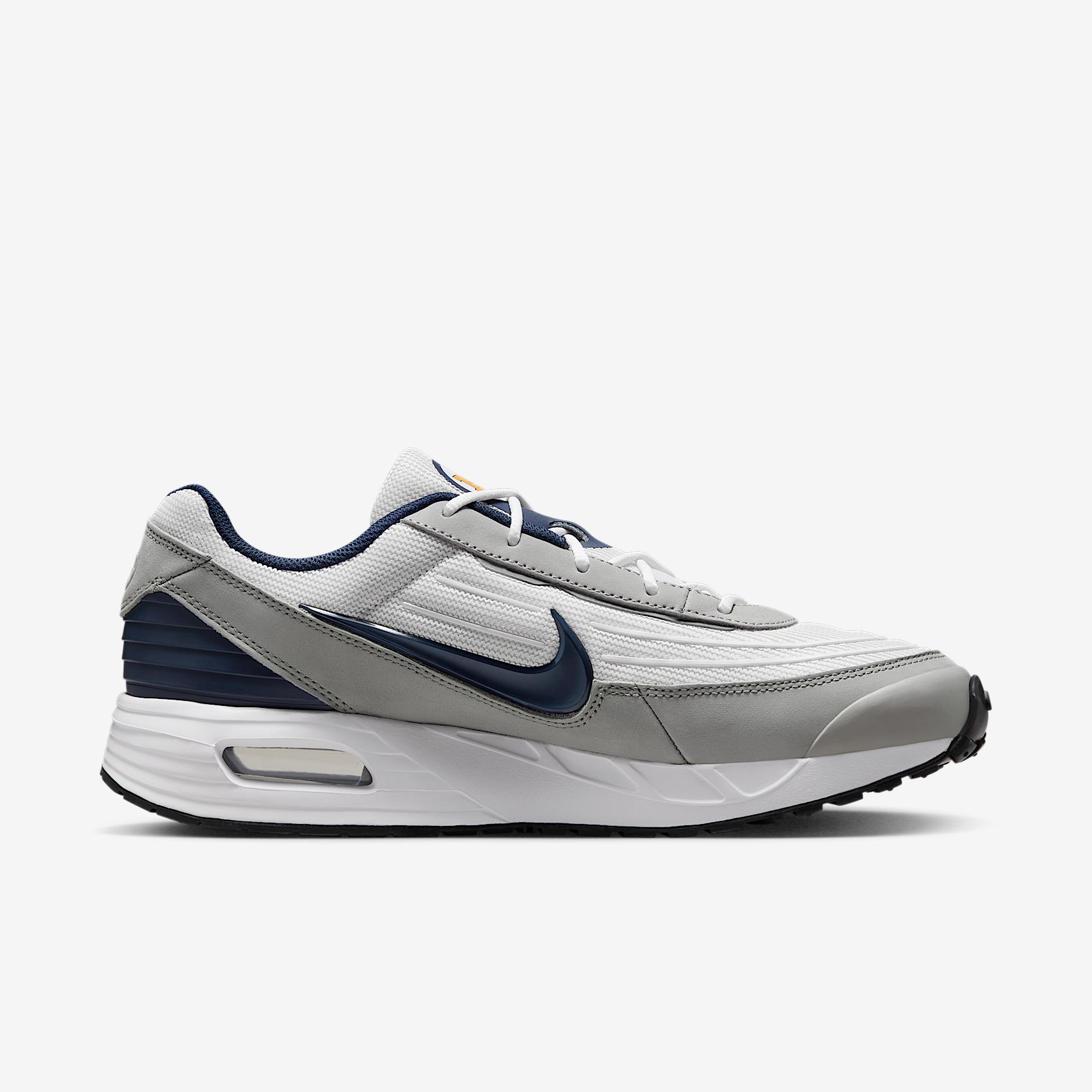 Nike Men's College Air Max Verse (Michigan) Shoes Product Image