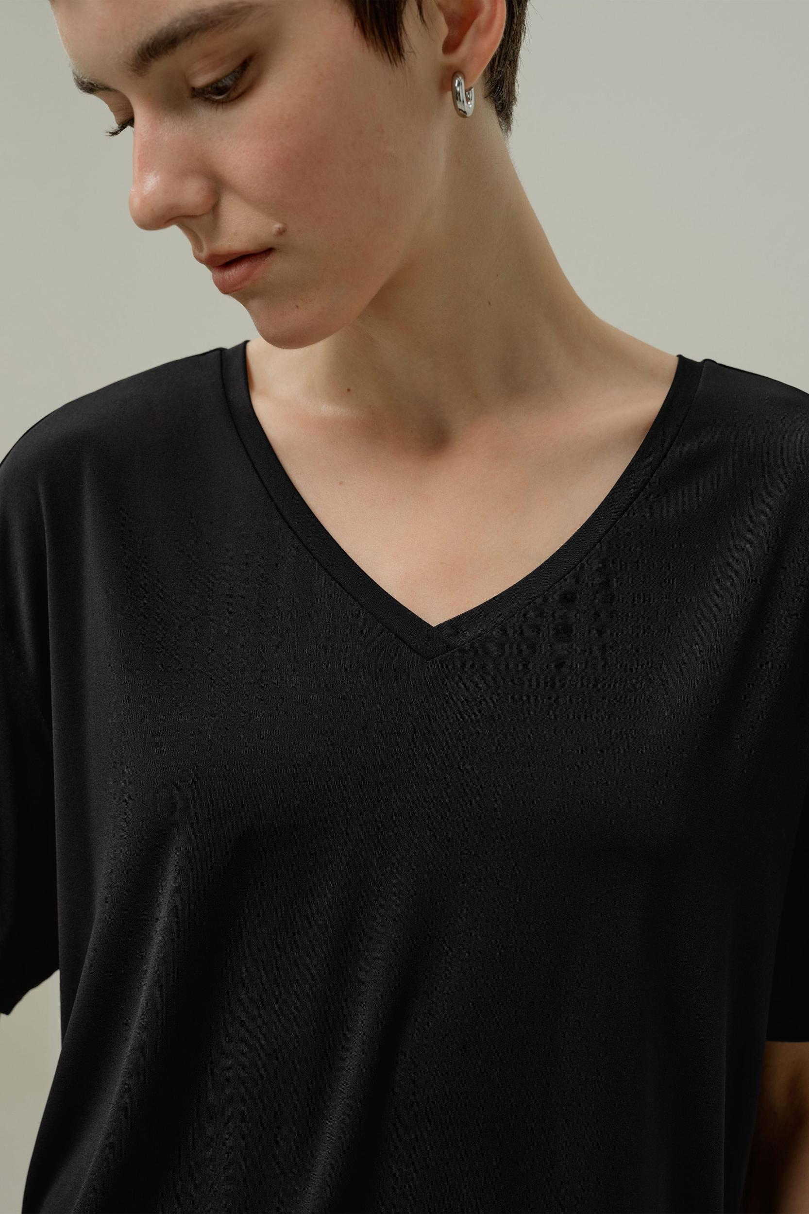 Silk Breeze Jersey Basic V-neck T-shirt Product Image